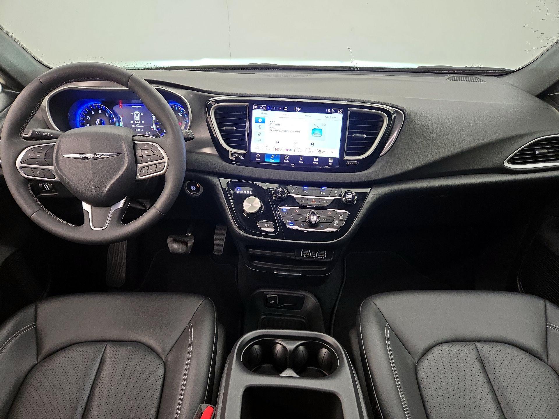 Thumbnail: 2025 Chrysler Pacifica - 9