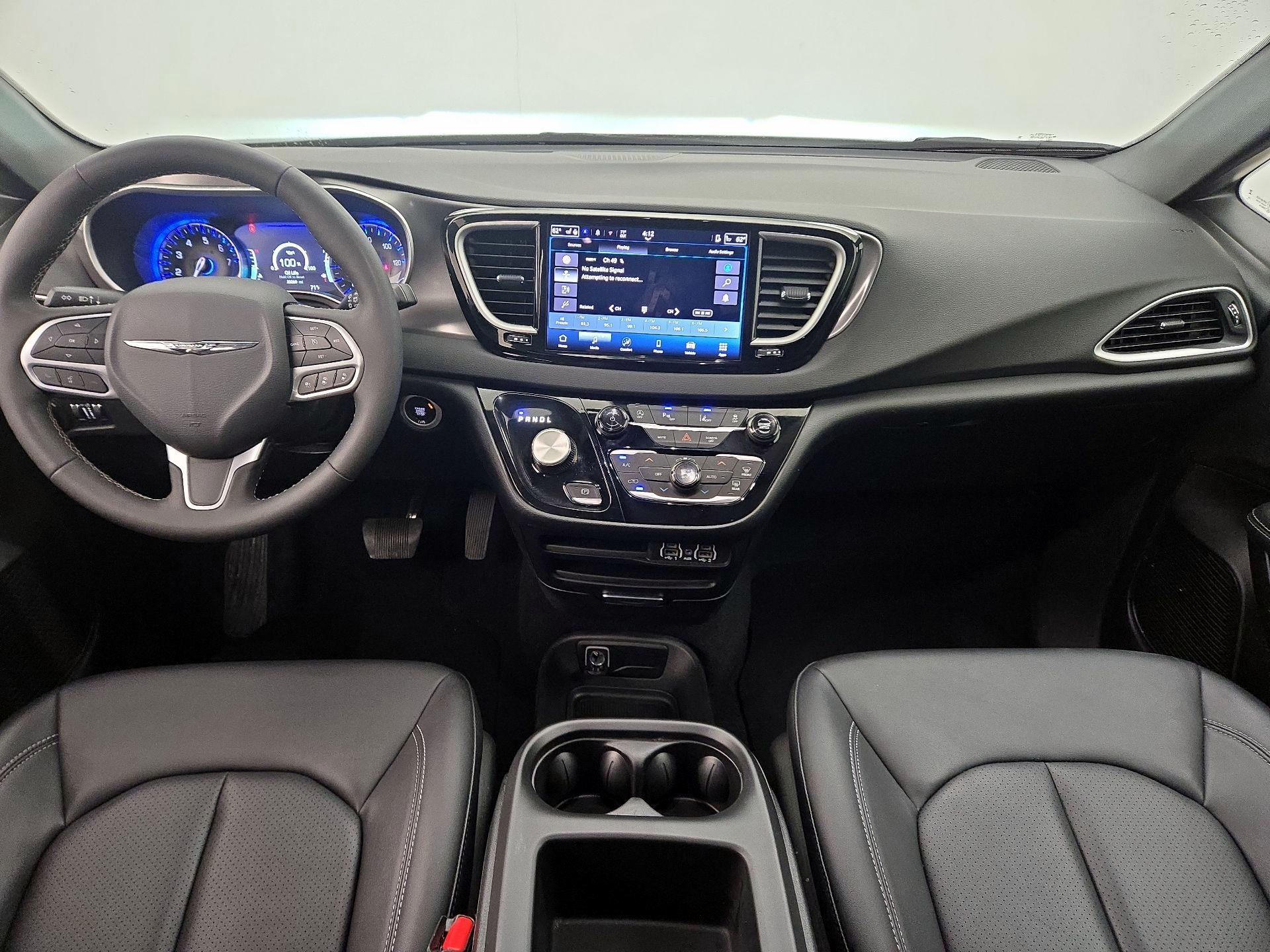 Thumbnail: 2025 Chrysler Pacifica - 9