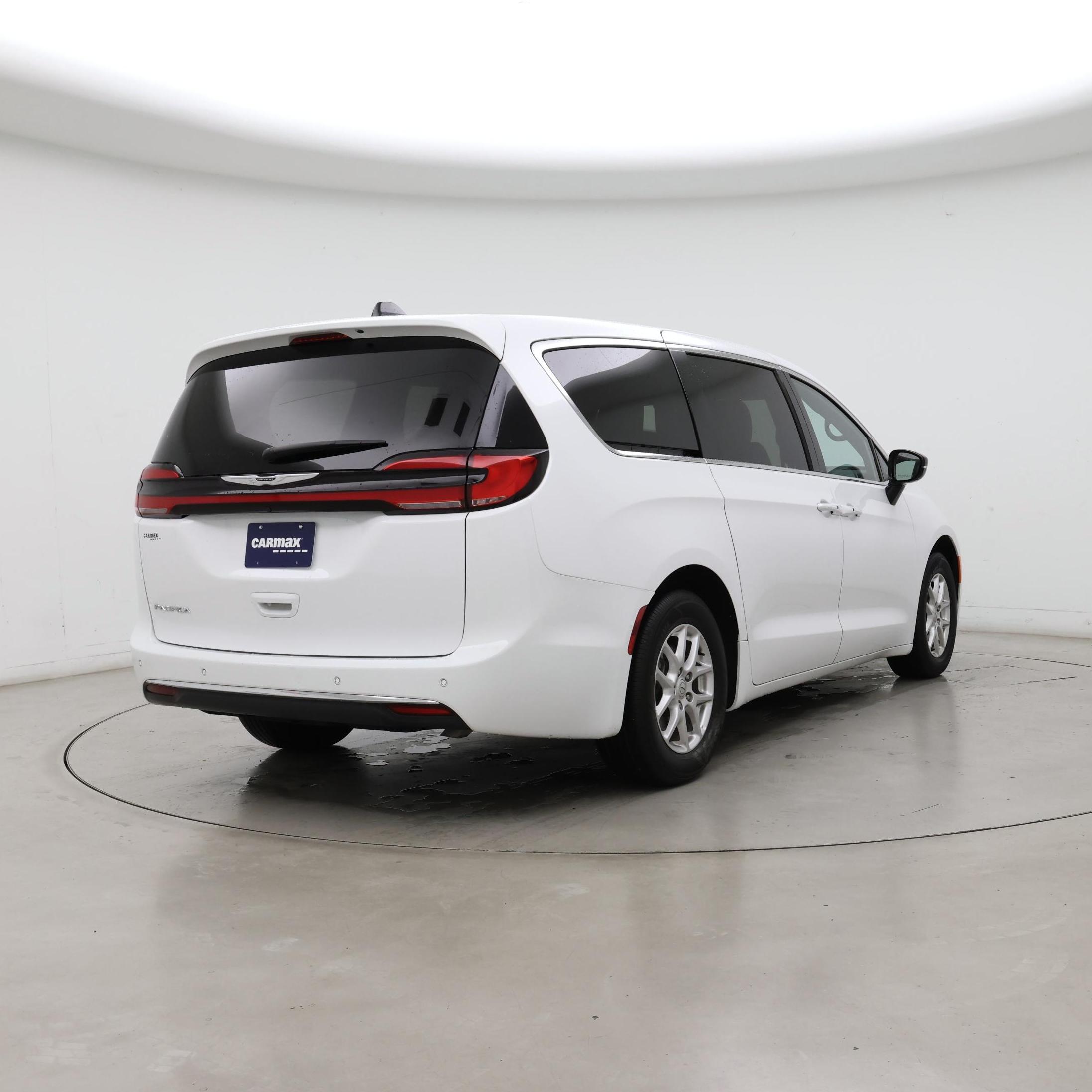 Thumbnail: 2025 Chrysler Pacifica - 8