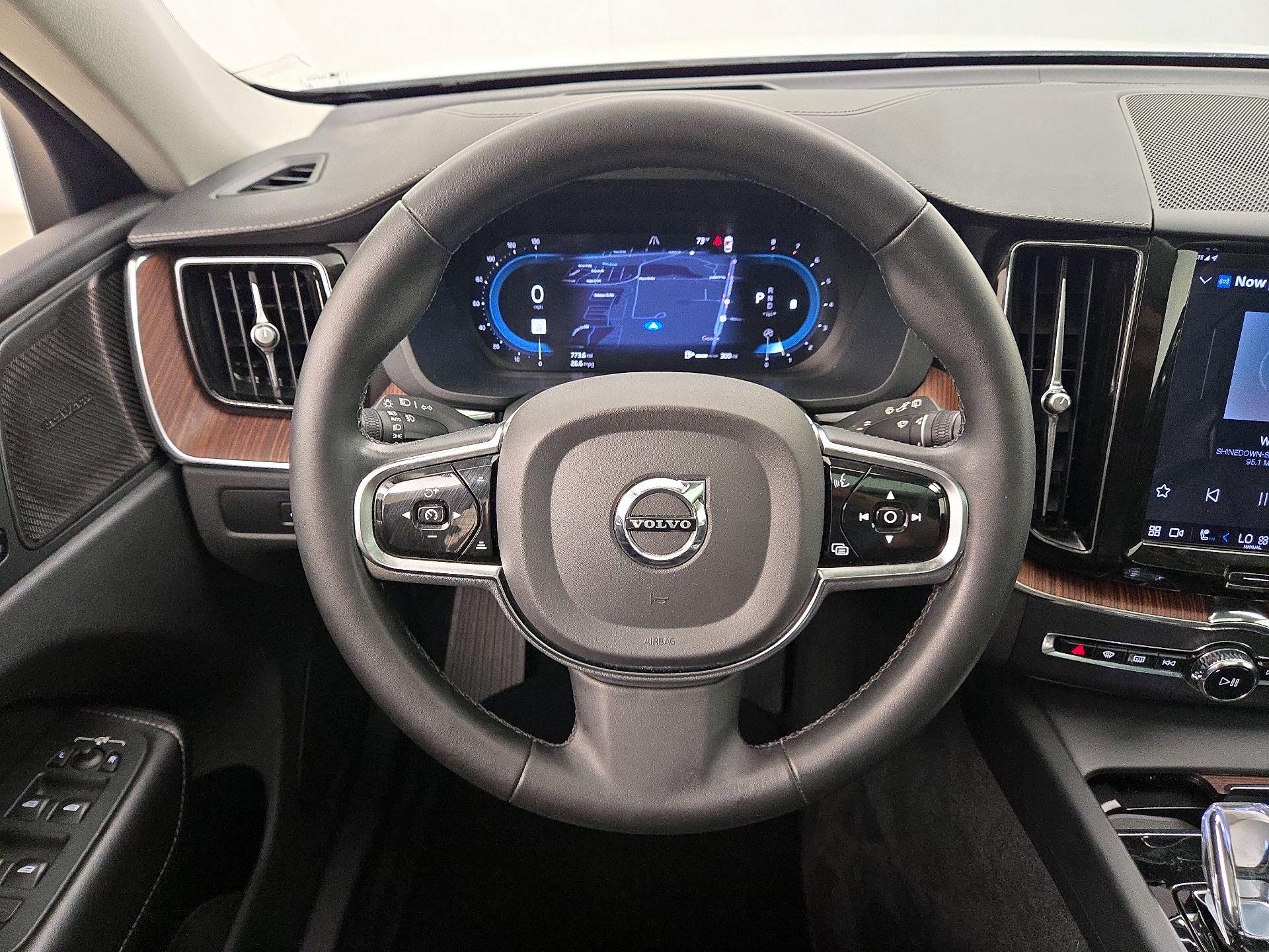 Thumbnail: 2023 Volvo XC60 - 10