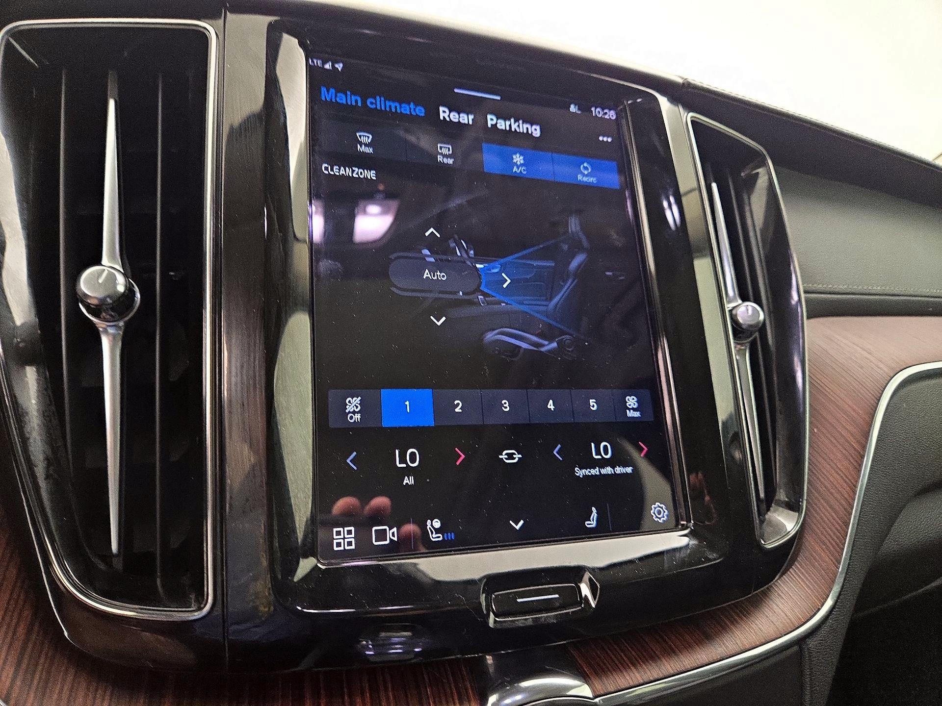 Thumbnail: 2023 Volvo XC60 - 16