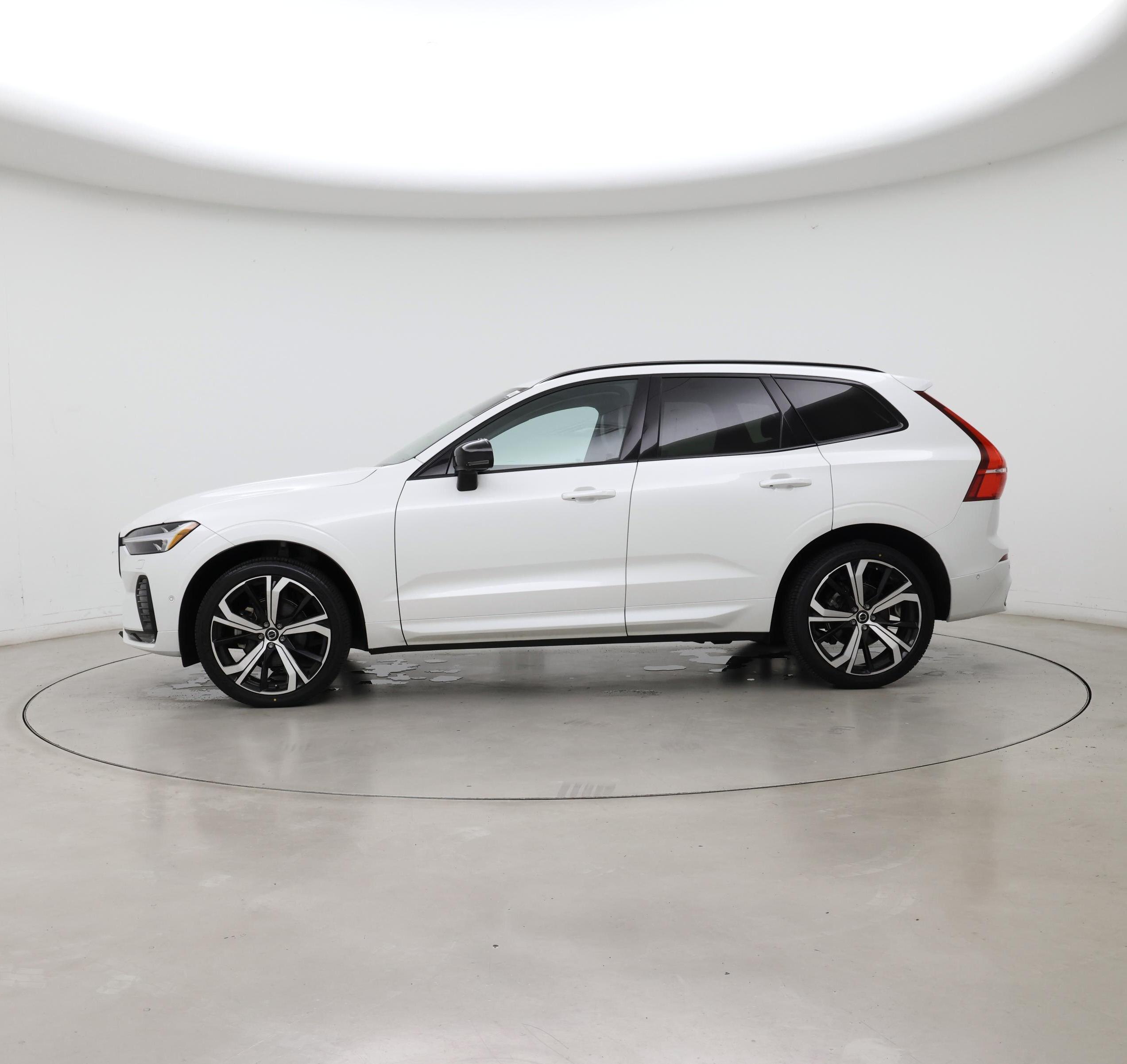 Thumbnail: 2023 Volvo XC60 - 3