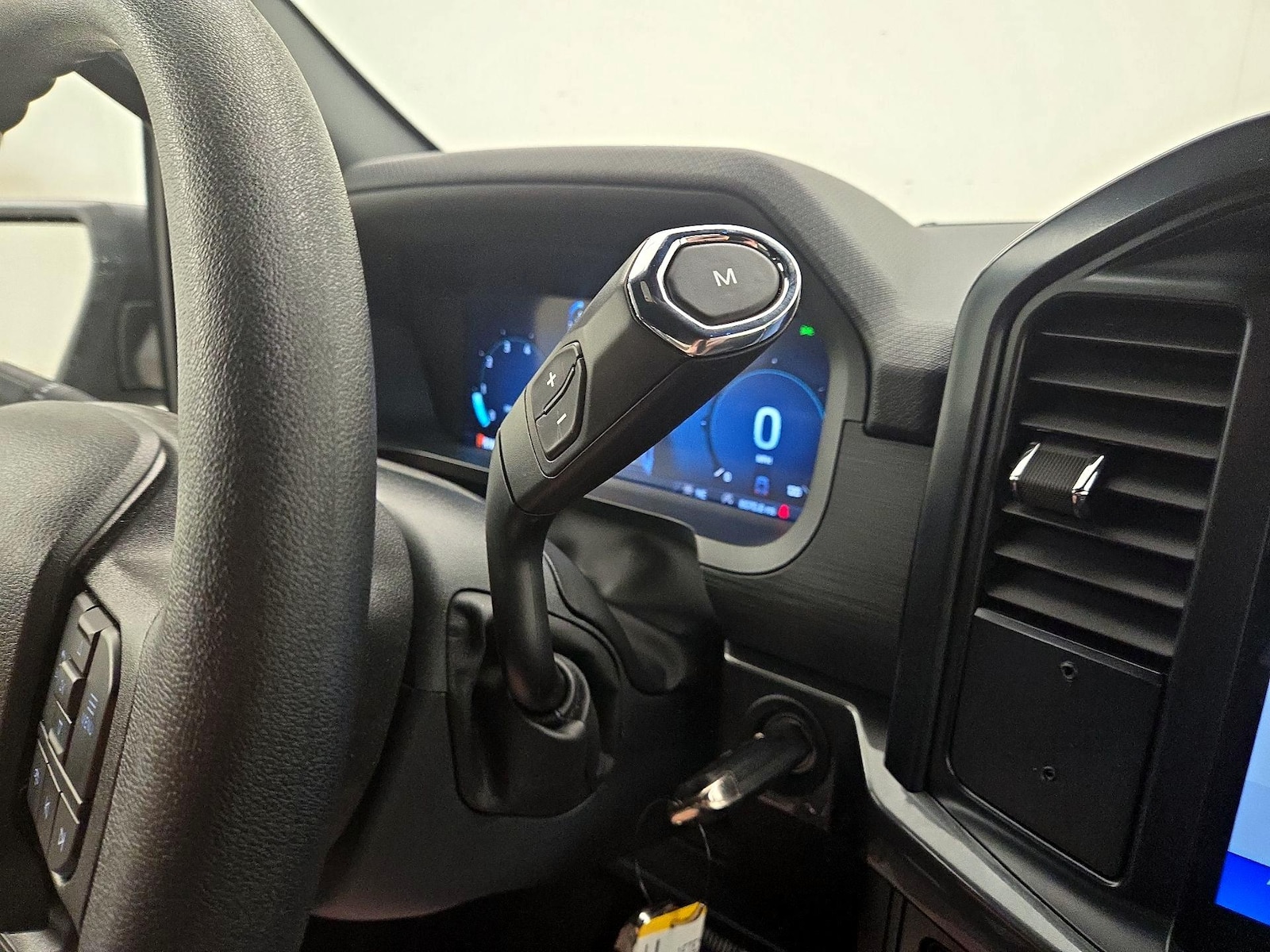 2025 Ford F-150 STX - Photo 18