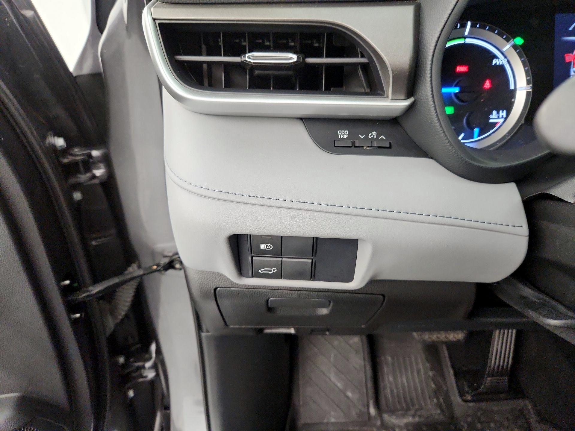 Thumbnail: 2021 Toyota Highlander - 13