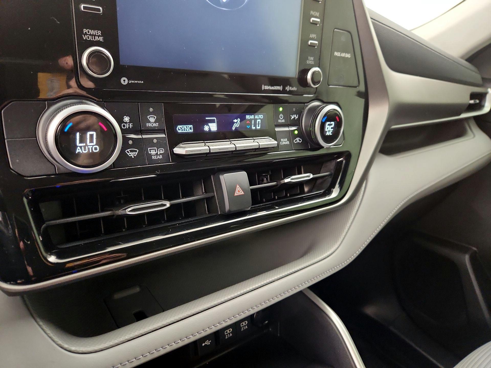 Thumbnail: 2021 Toyota Highlander - 16
