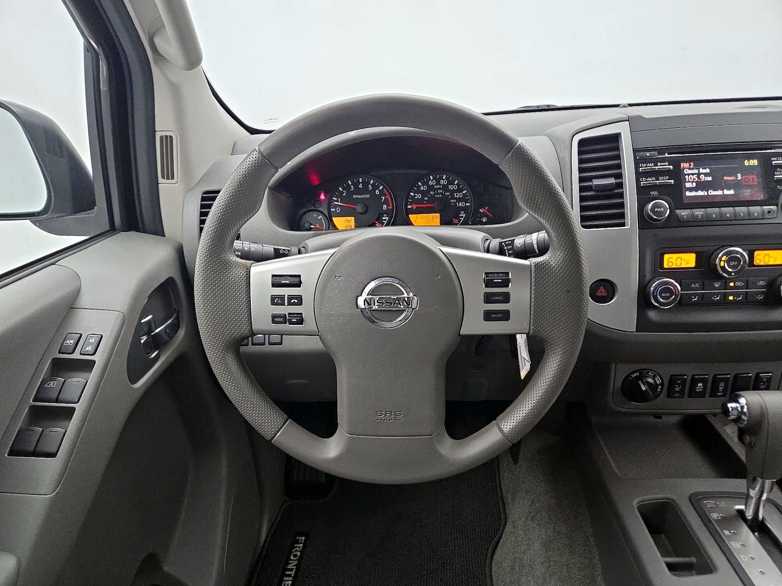 2014 Nissan Frontier SV - Photo 11