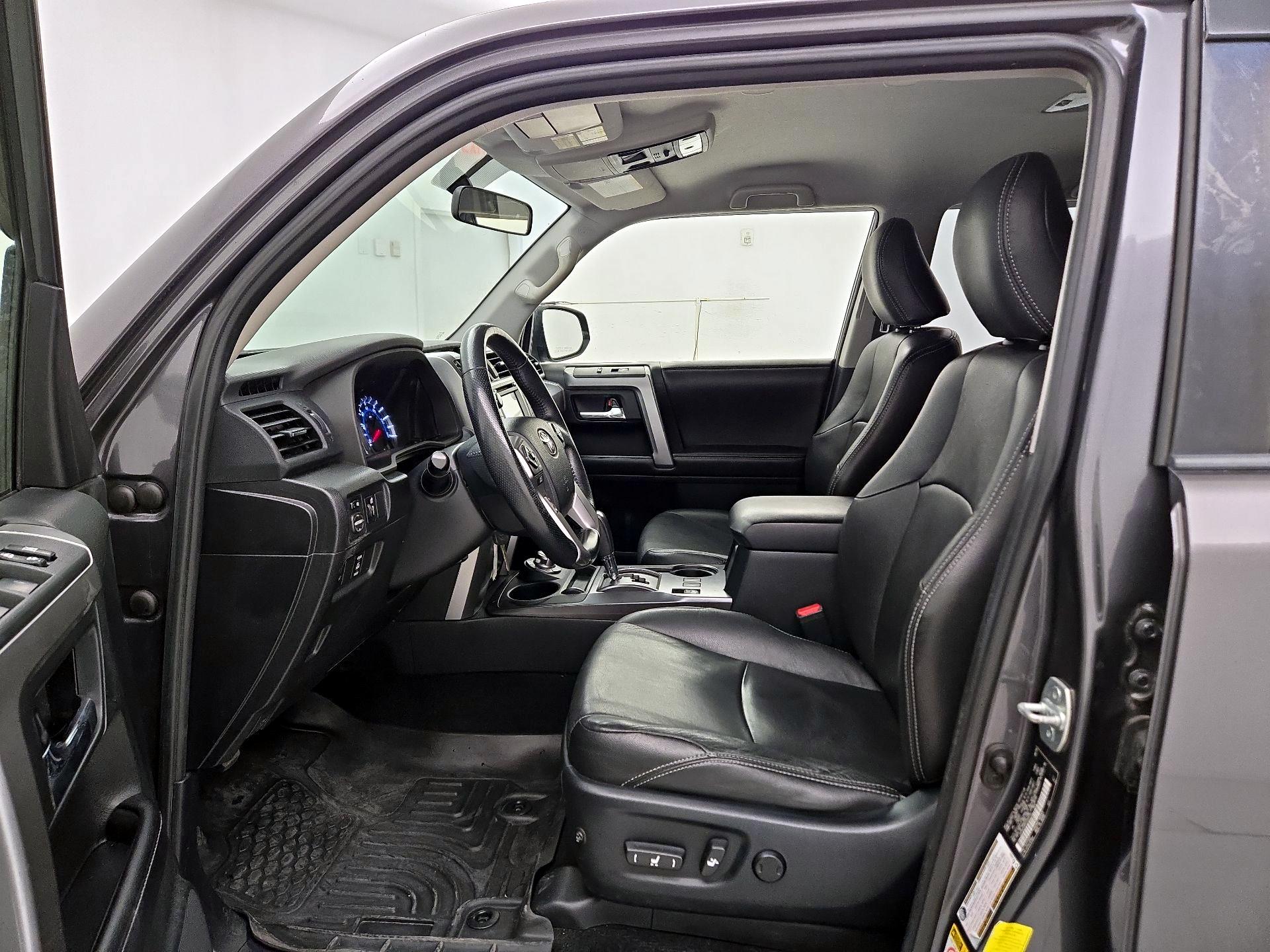 Thumbnail: 2016 Toyota 4Runner - 9