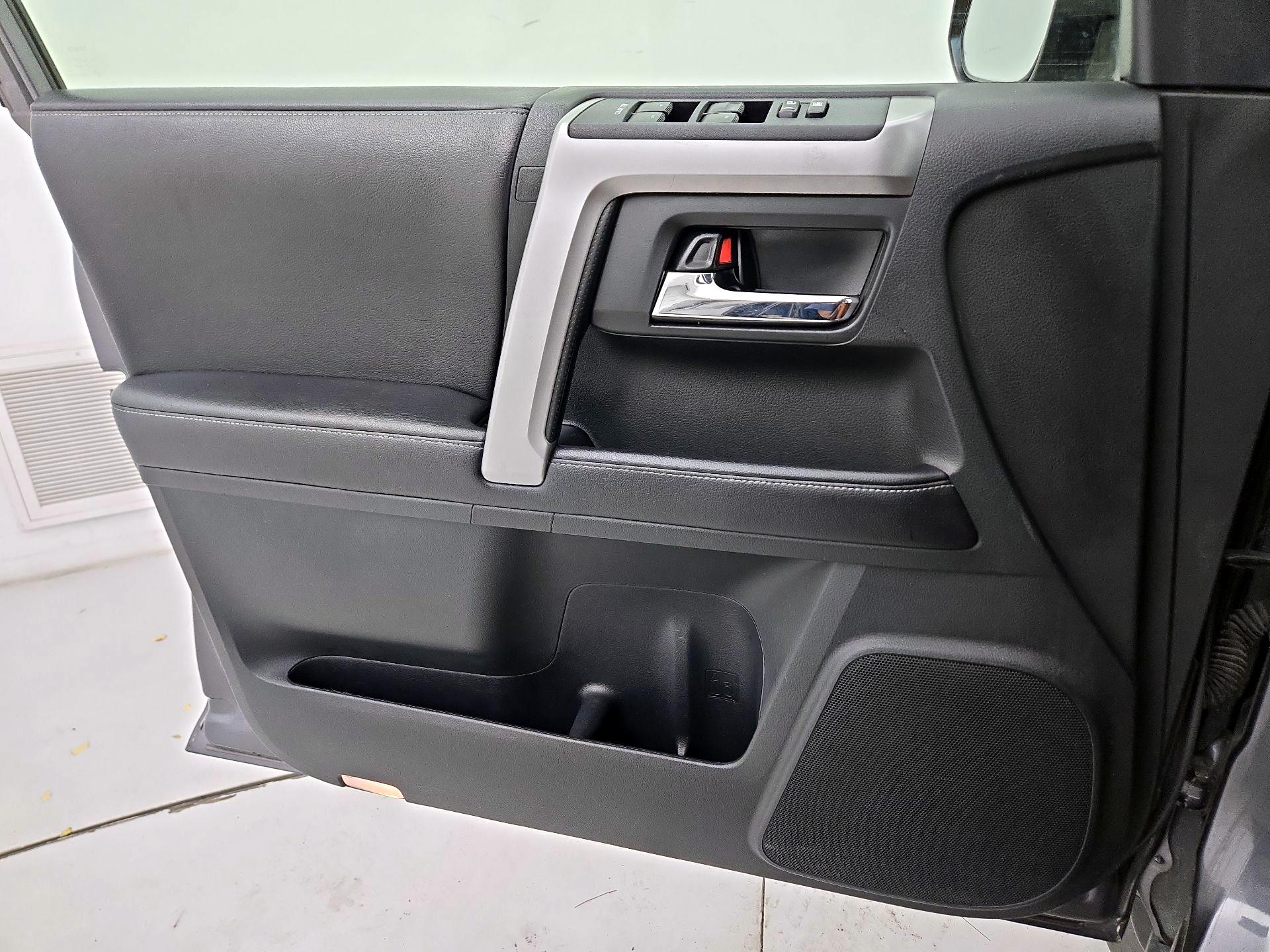 Thumbnail: 2016 Toyota 4Runner - 10