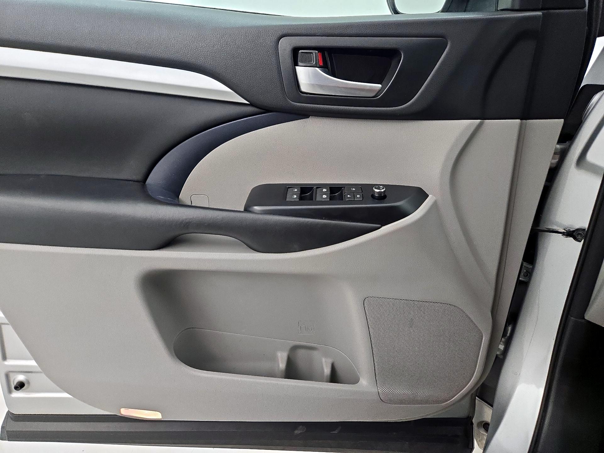 Thumbnail: 2018 Toyota Highlander - 12