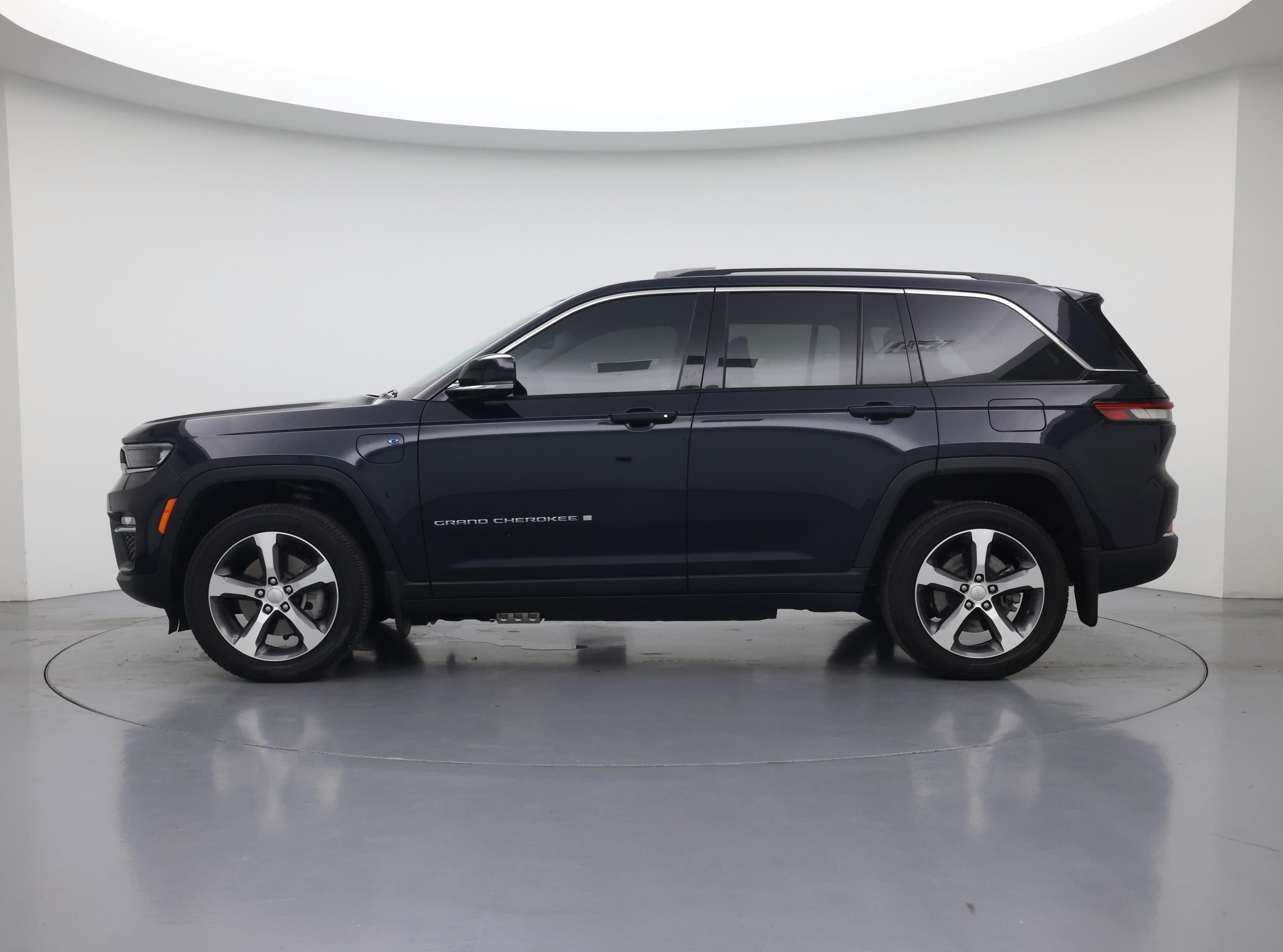 Thumbnail: 2024 Jeep Grand Cherokee - 3