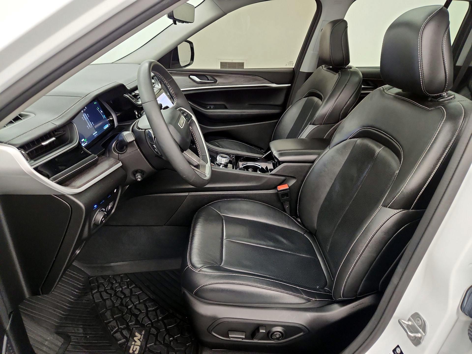 Thumbnail: 2022 Jeep Grand Cherokee - 11