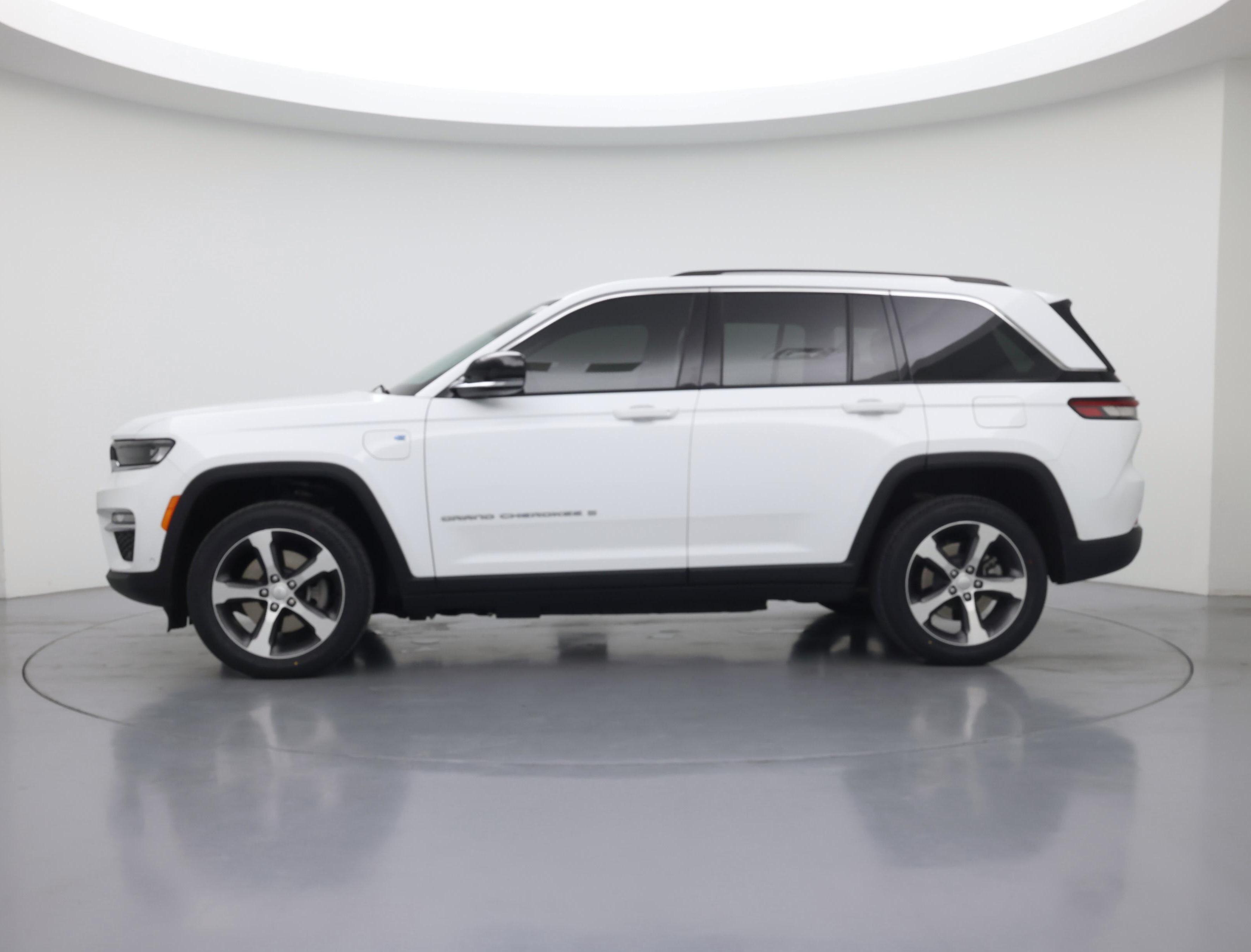 Thumbnail: 2022 Jeep Grand Cherokee - 3