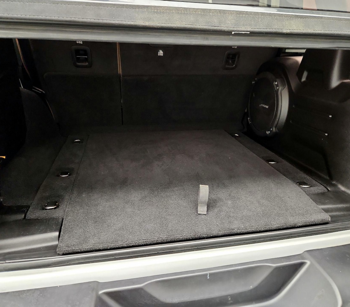 Trunk/Cargo (Seats Up)
