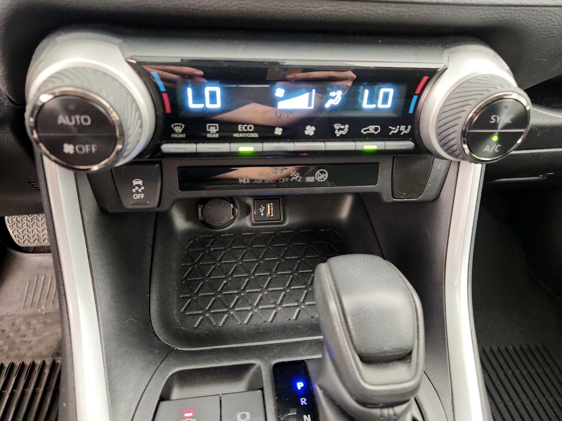 Thumbnail: 2024 Toyota RAV4 - 16