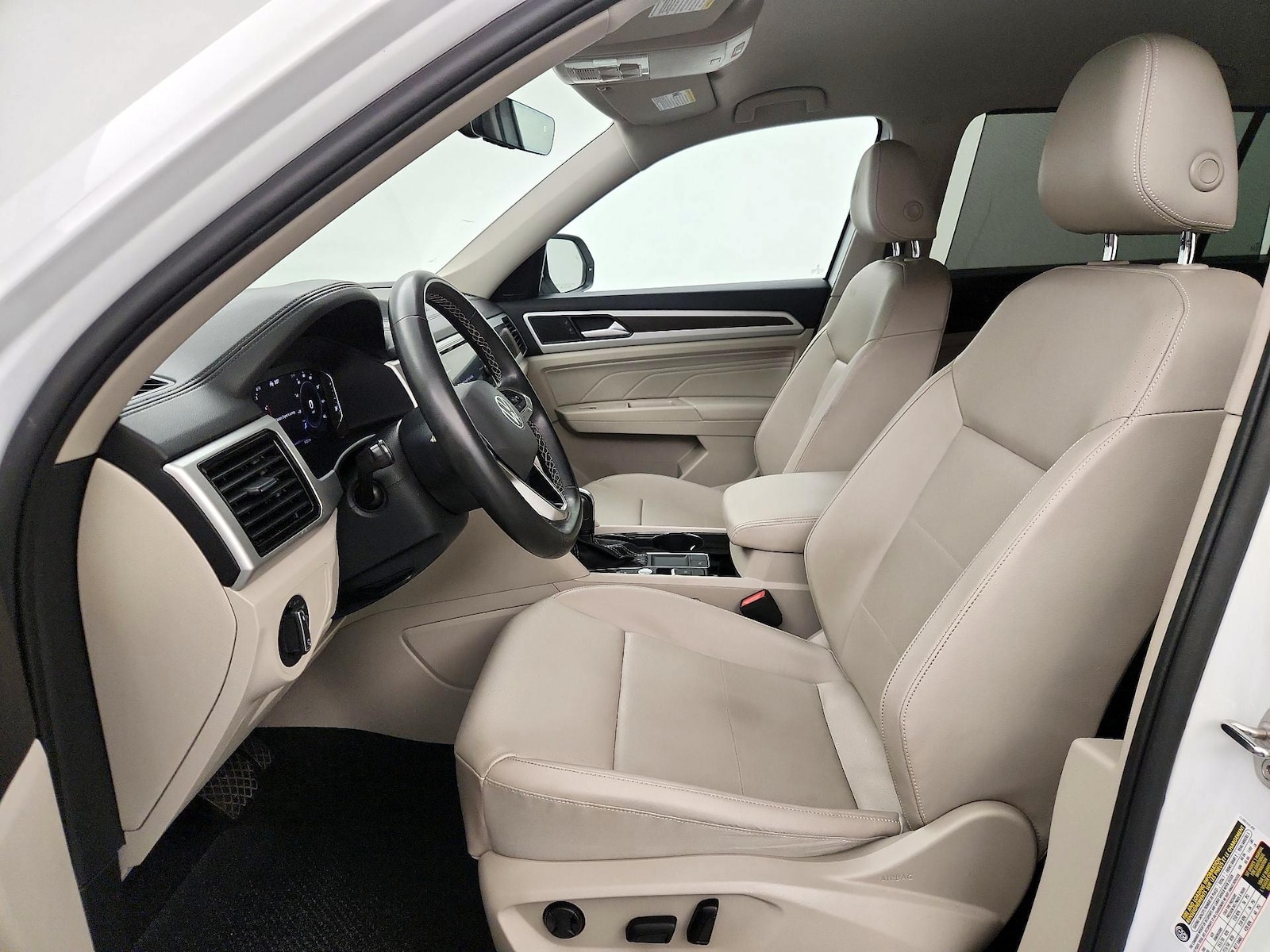 2022 Volkswagen Atlas SE w/Tech - Photo 12