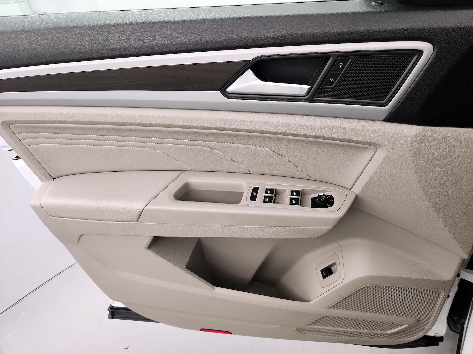 2022 Volkswagen Atlas SE w/Tech - Photo 13