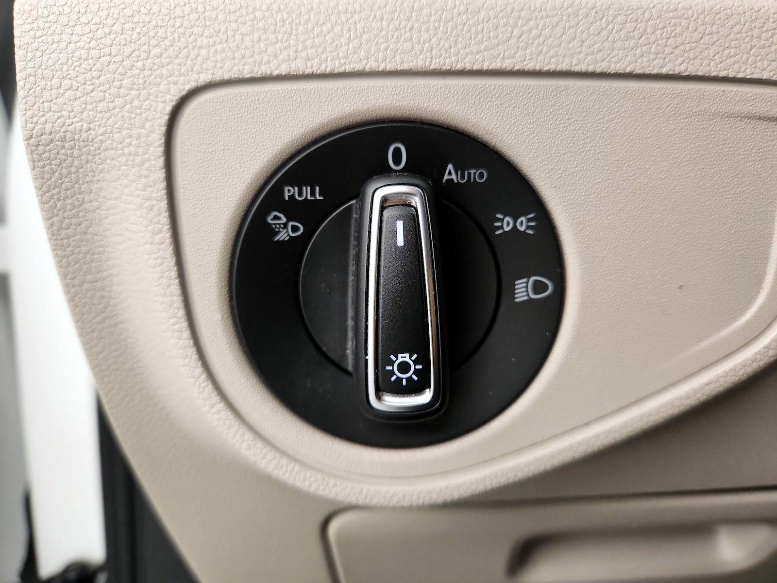 2022 Volkswagen Atlas SE w/Tech - Photo 14