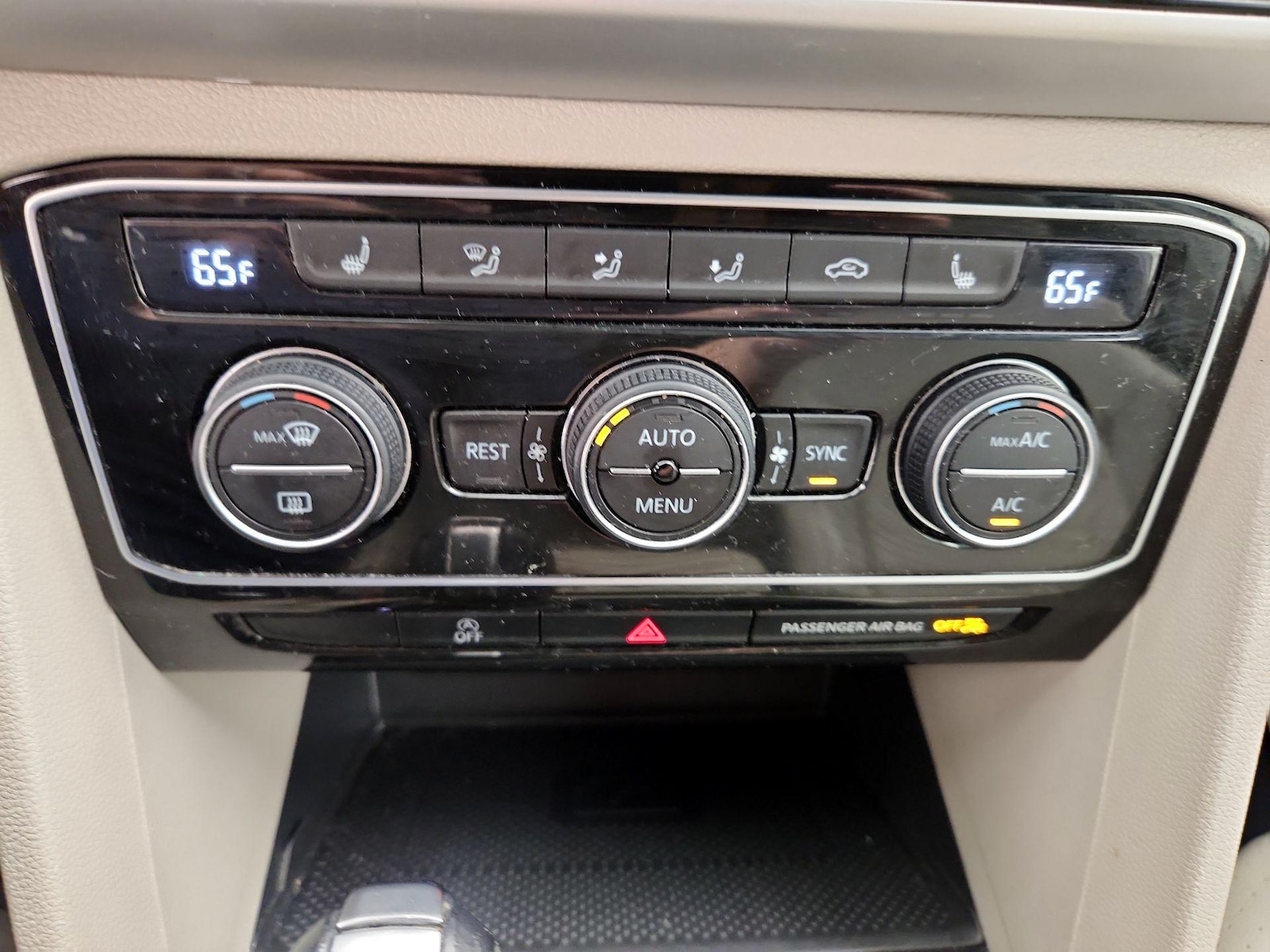 2022 Volkswagen Atlas SE w/Tech - Photo 17