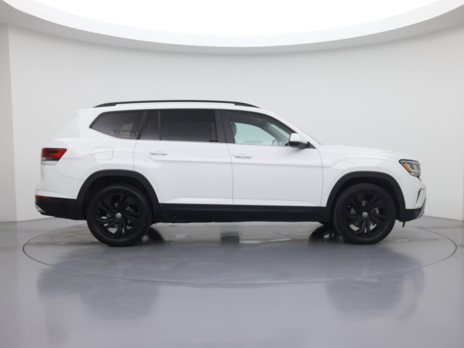 2022 Volkswagen Atlas SE w/Tech - Photo 8