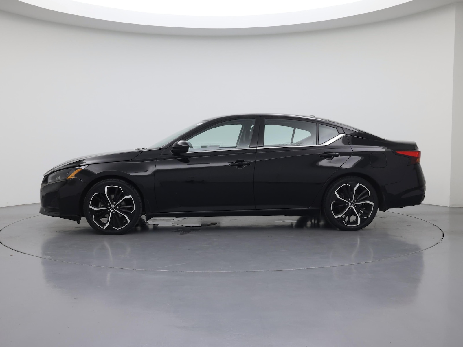 2023 Nissan Altima SR - Photo 4