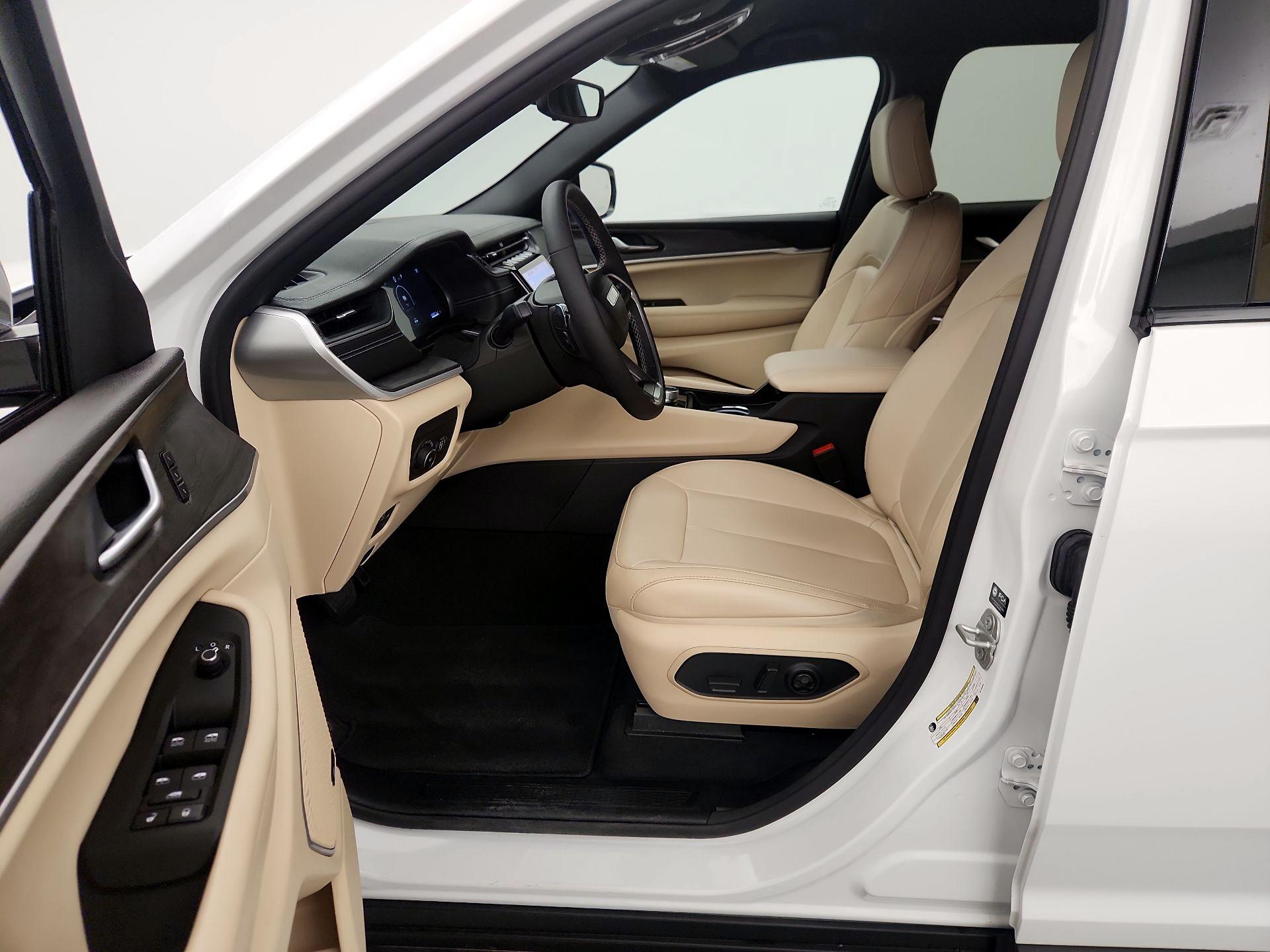 Thumbnail: 2024 Jeep Grand Cherokee - 11