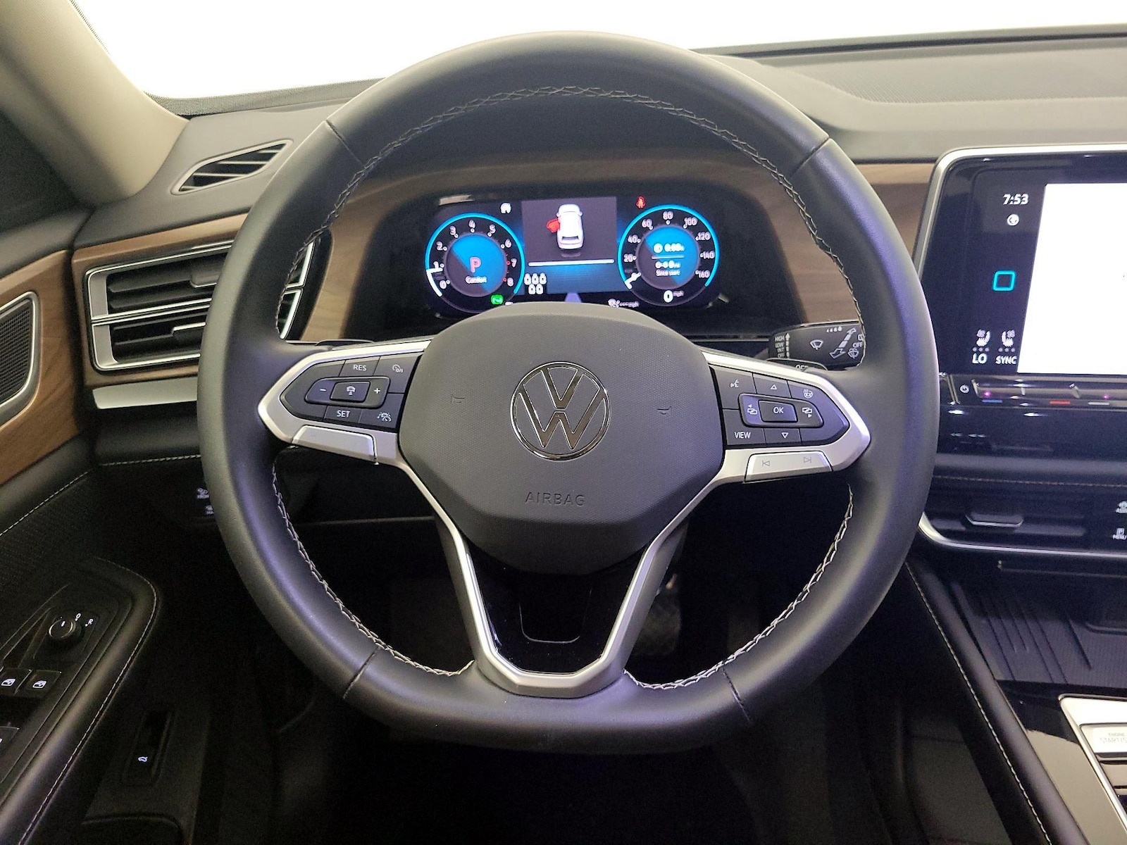 2025 Volkswagen Atlas SE w/Tech - Photo 11