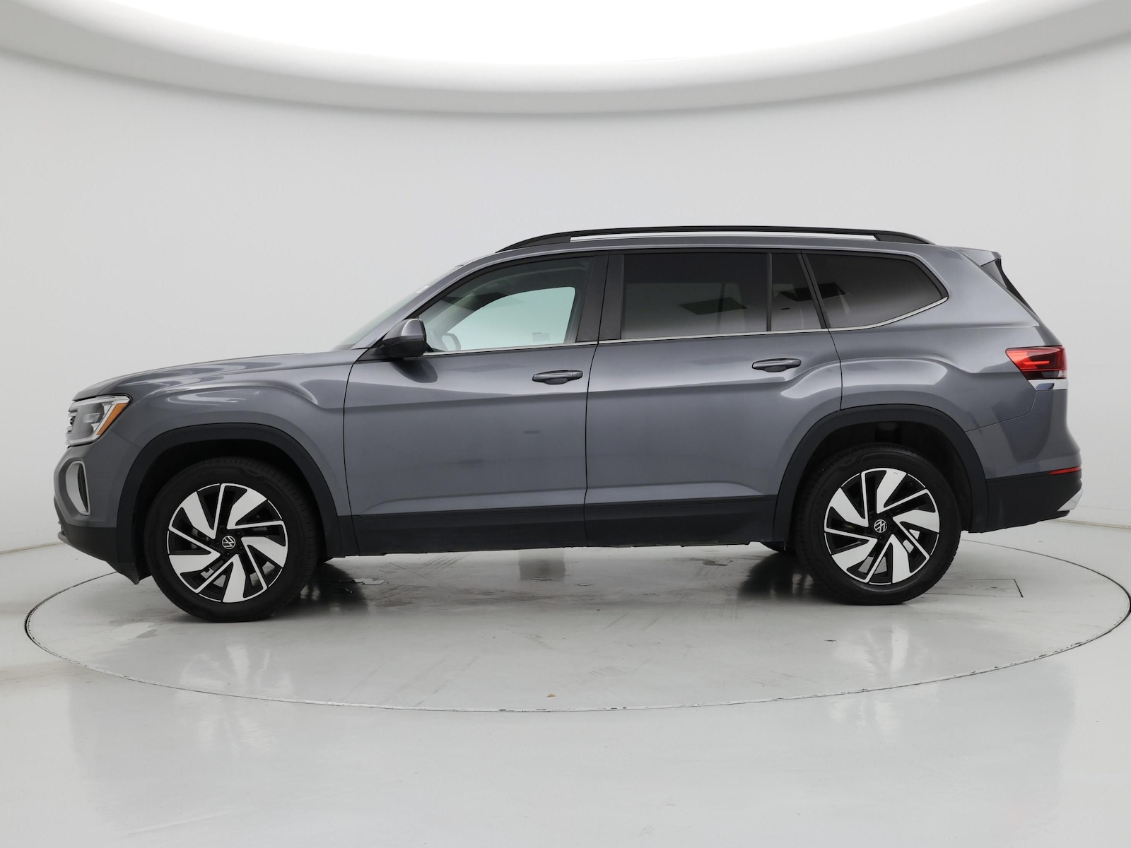 2025 Volkswagen Atlas SE w/Tech - Photo 4
