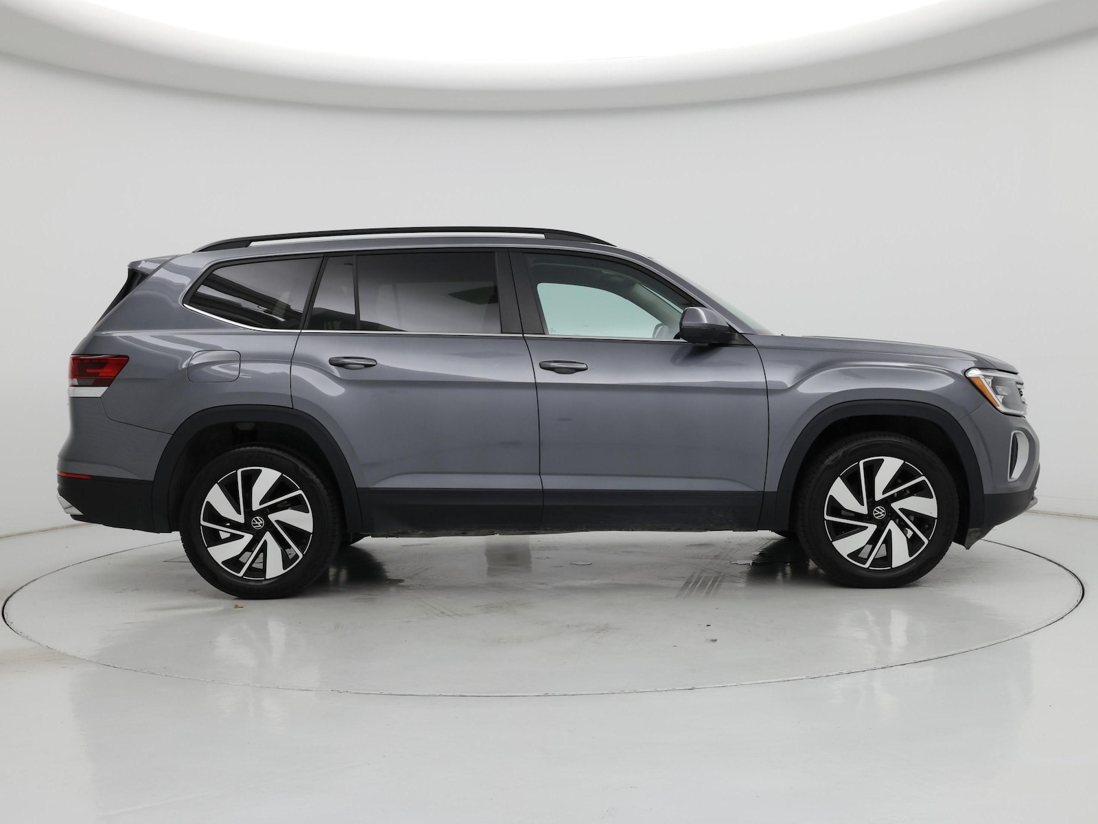 2025 Volkswagen Atlas SE w/Tech - Photo 8