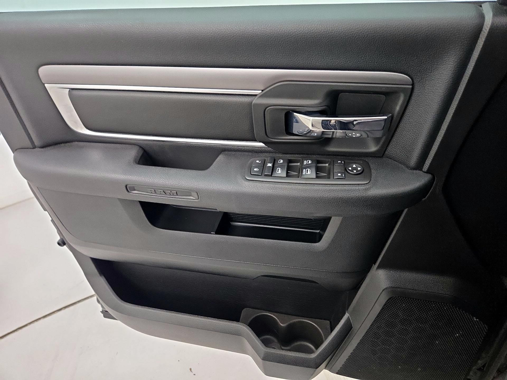 Thumbnail: 2021 RAM 1500 Classic - 12