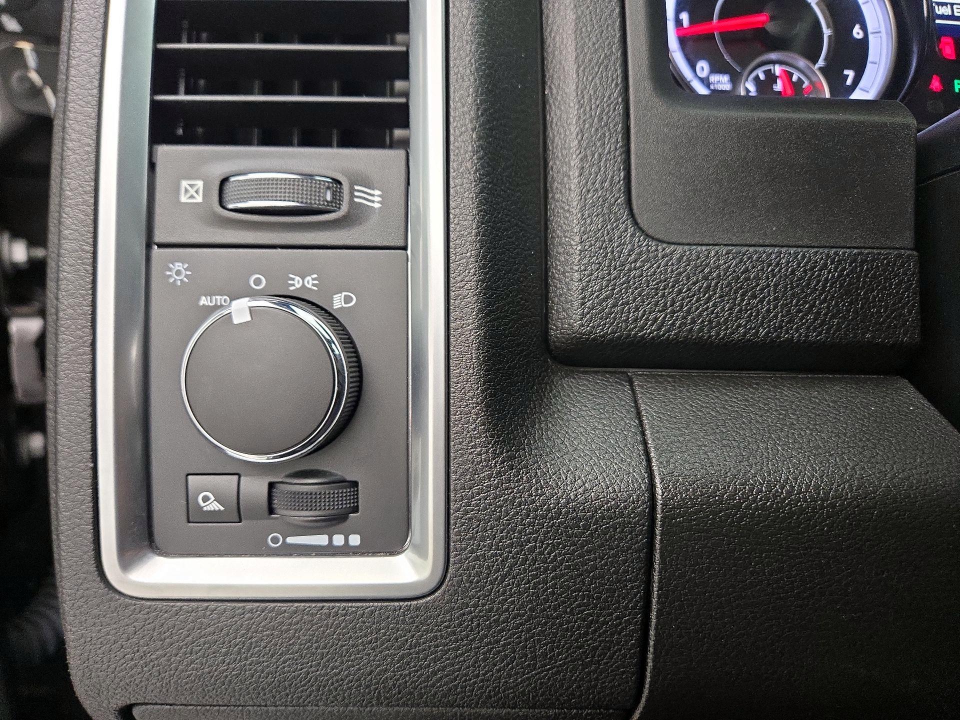 Thumbnail: 2021 RAM 1500 Classic - 13