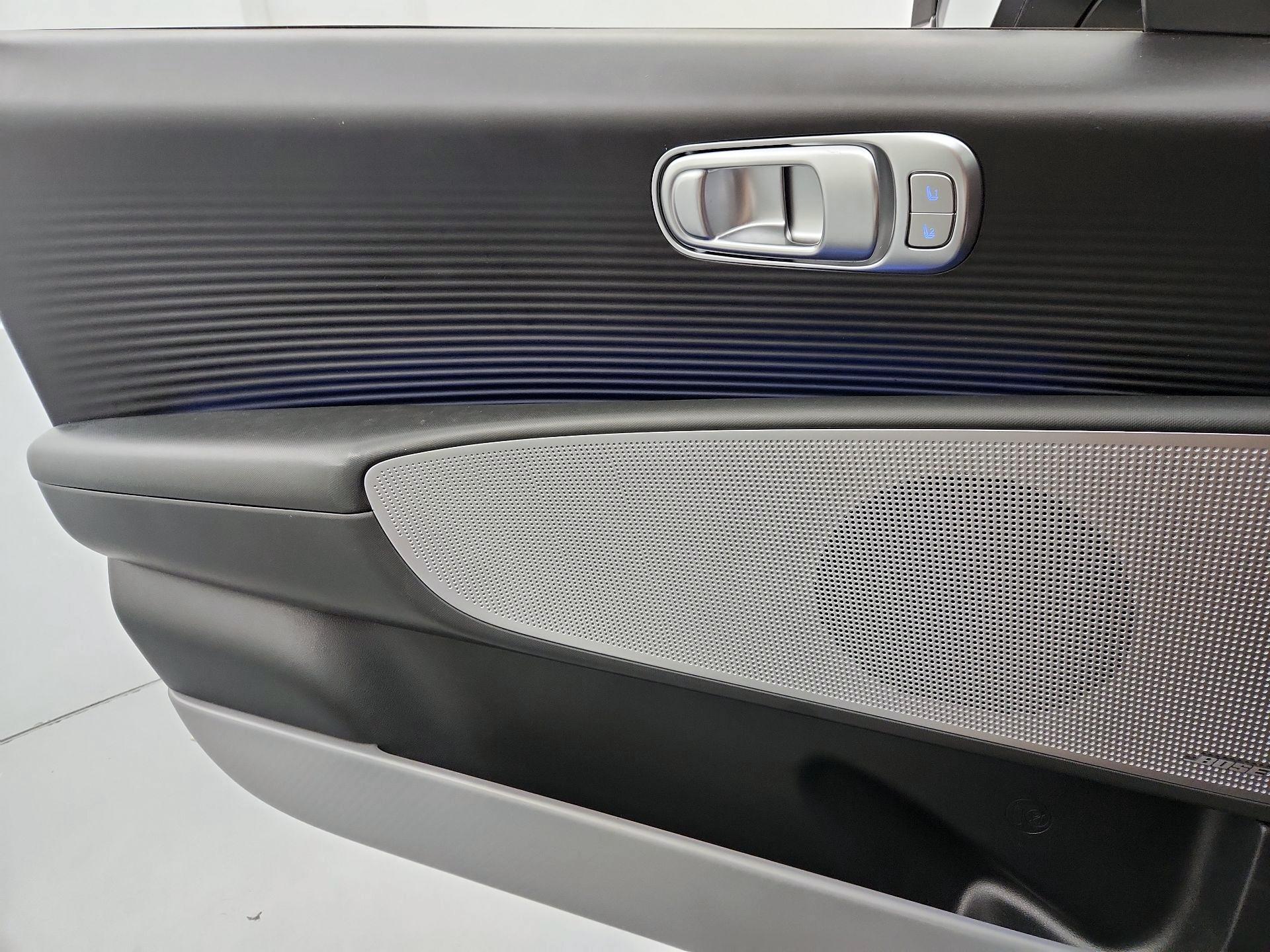 Thumbnail: 2023 Hyundai Ioniq 6 - 12
