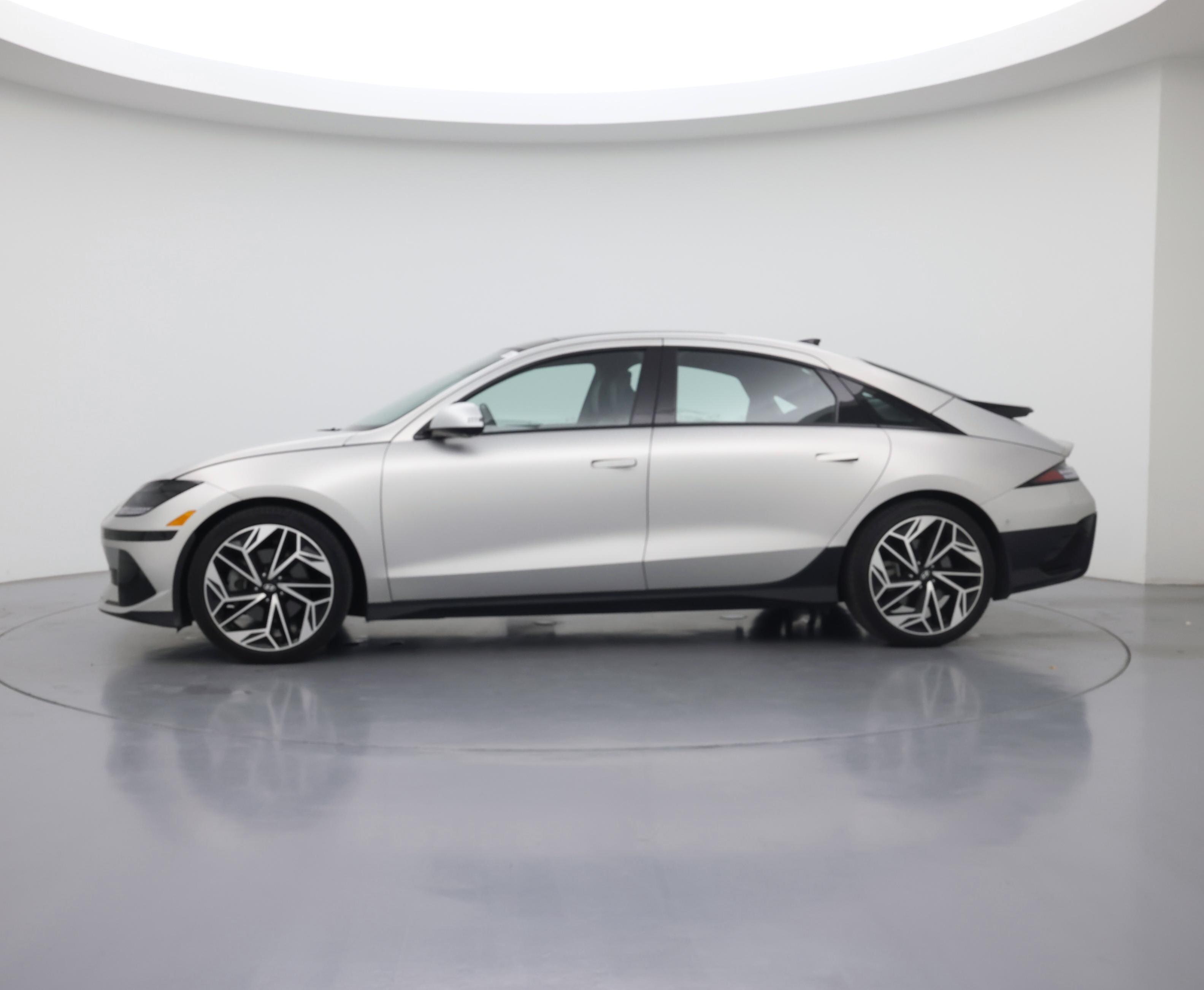 Thumbnail: 2023 Hyundai Ioniq 6 - 3