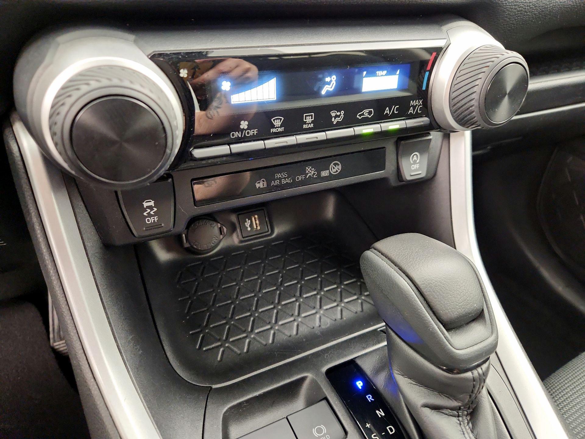 Thumbnail: 2024 Toyota RAV4 - 16