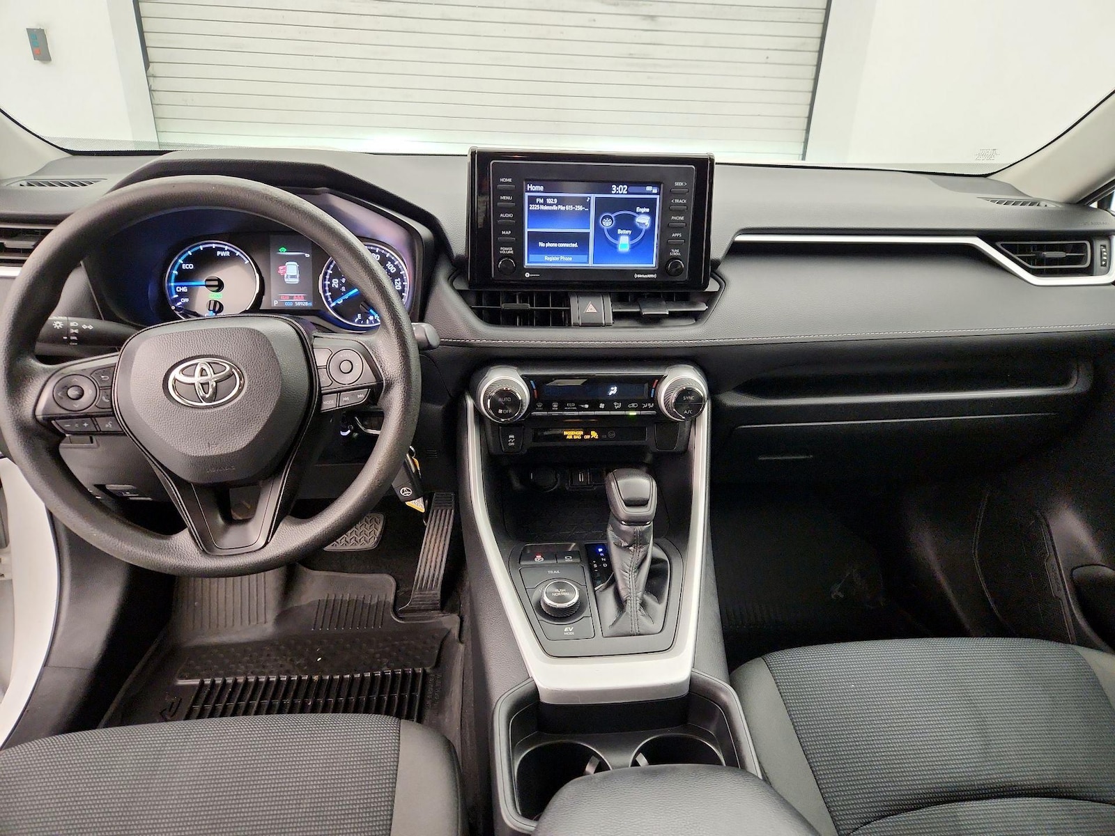 2021 Toyota RAV4 LE - Photo 10