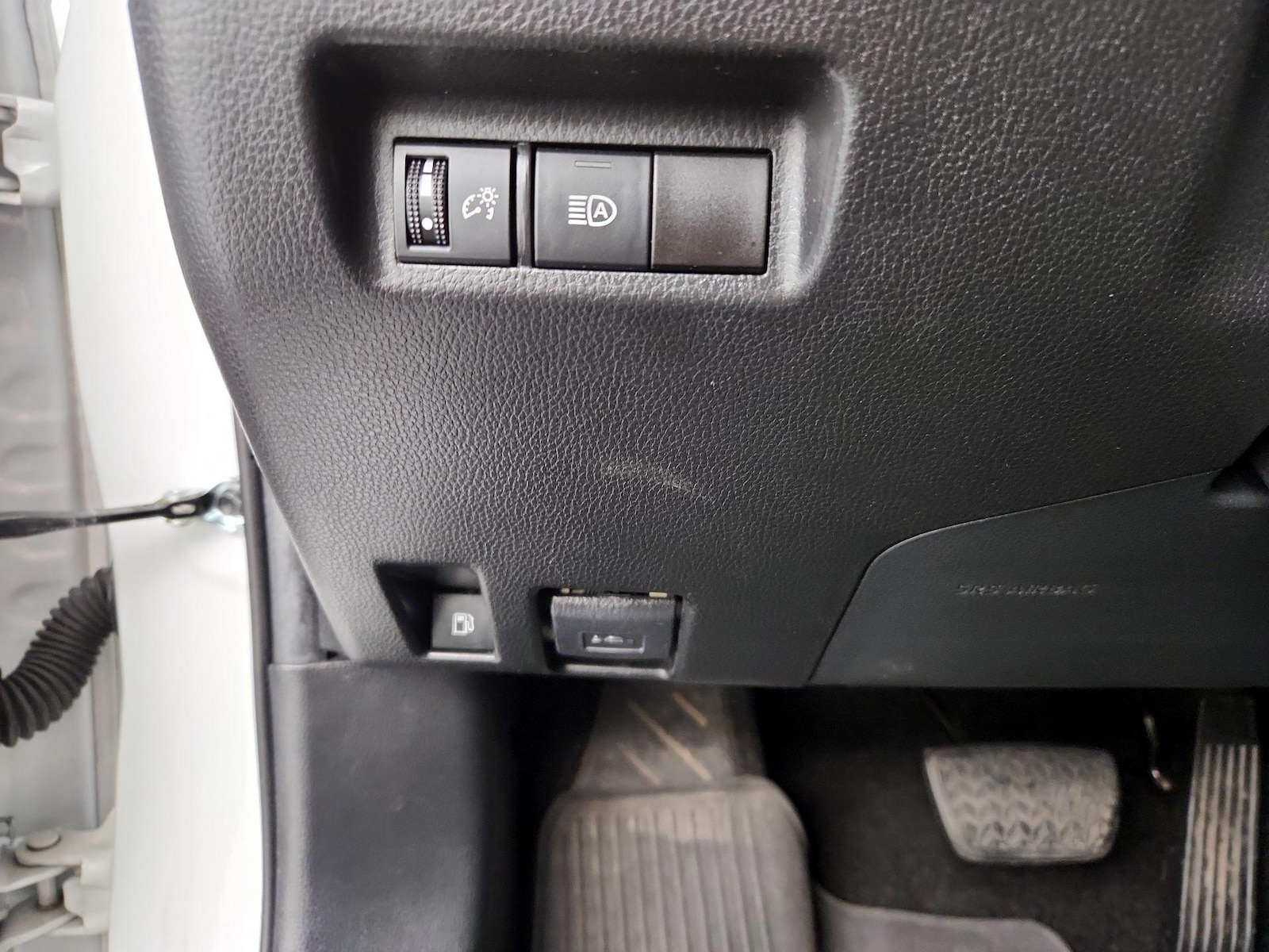 2021 Toyota RAV4 LE - Photo 14