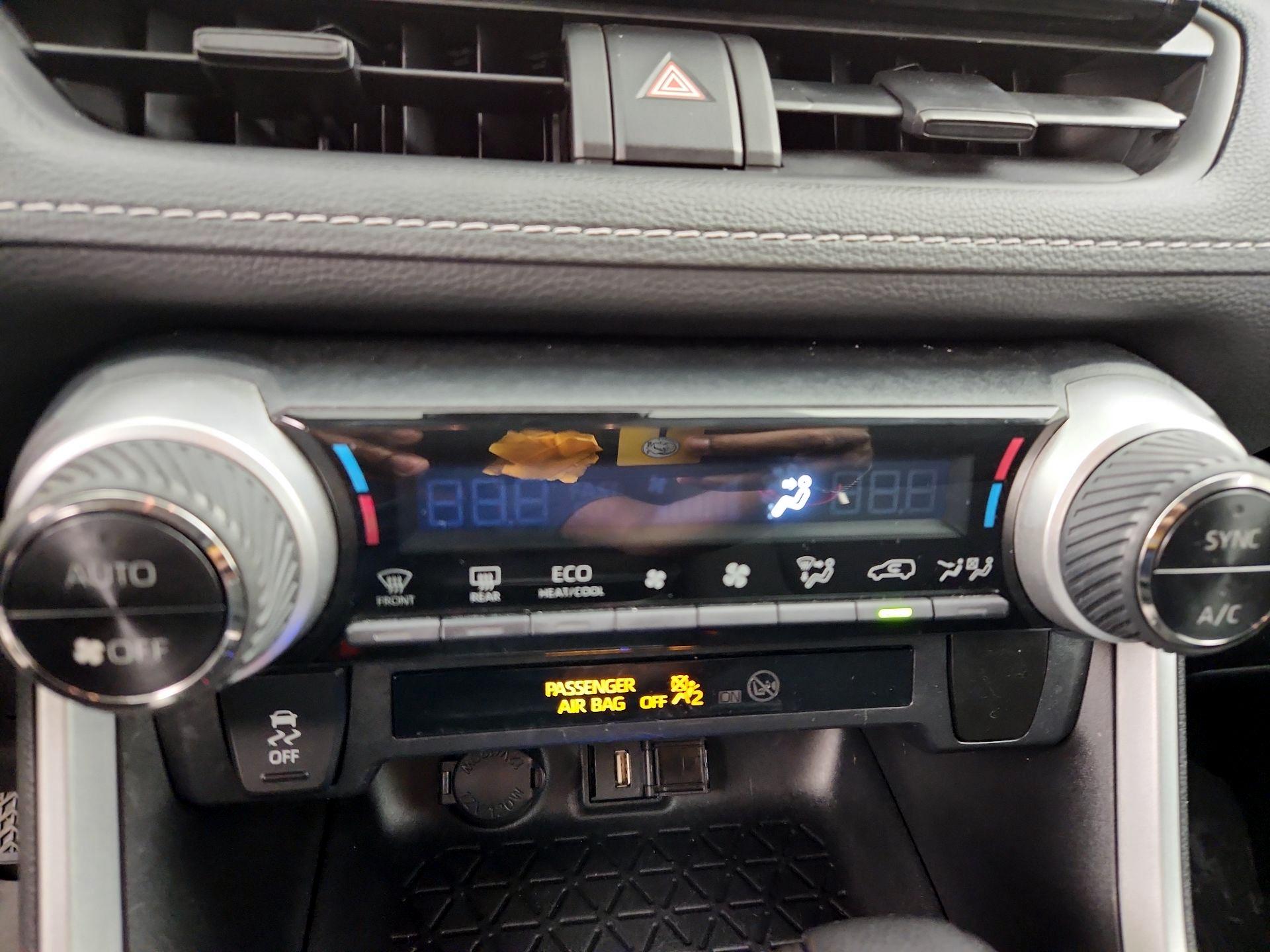 Thumbnail: 2021 Toyota RAV4 - 16