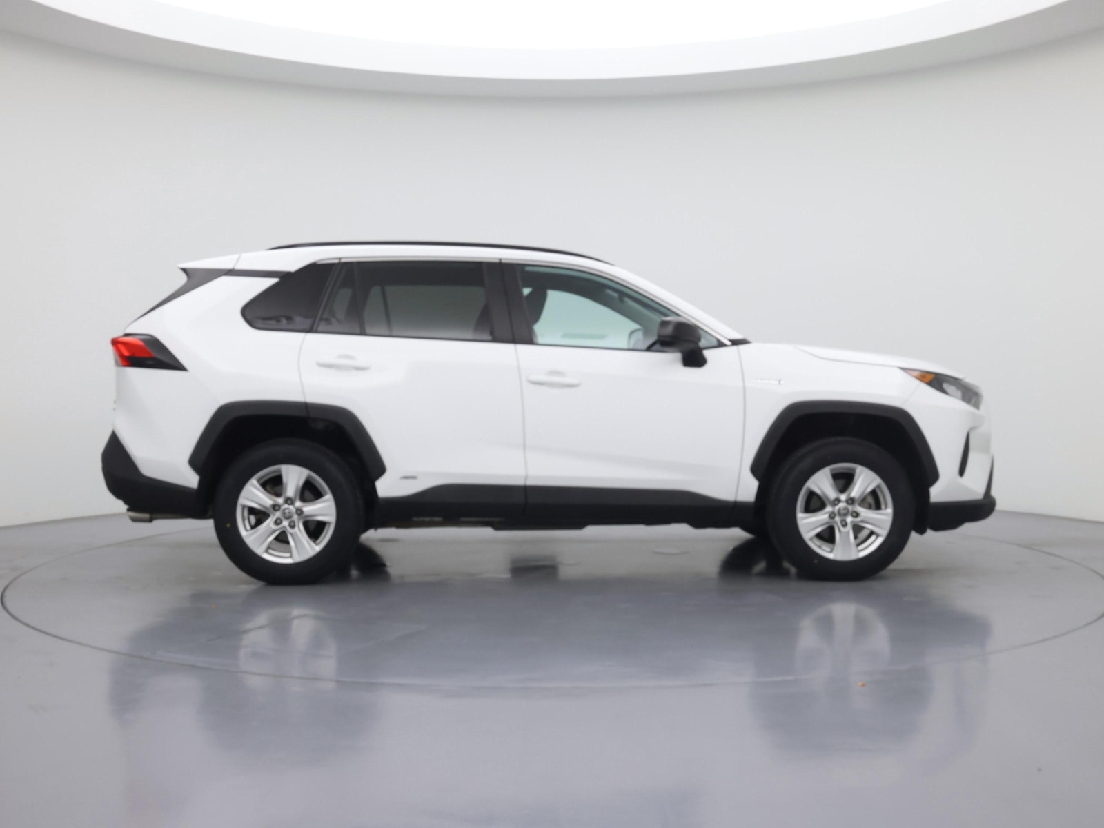 2021 Toyota RAV4 LE - Photo 8