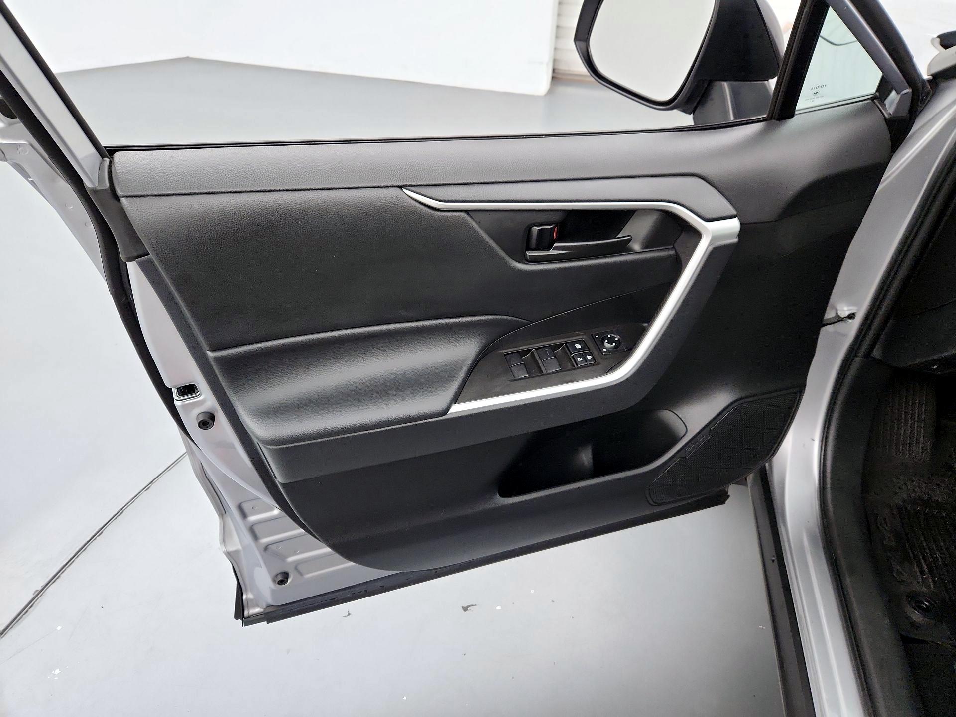 Thumbnail: 2023 Toyota RAV4 - 12