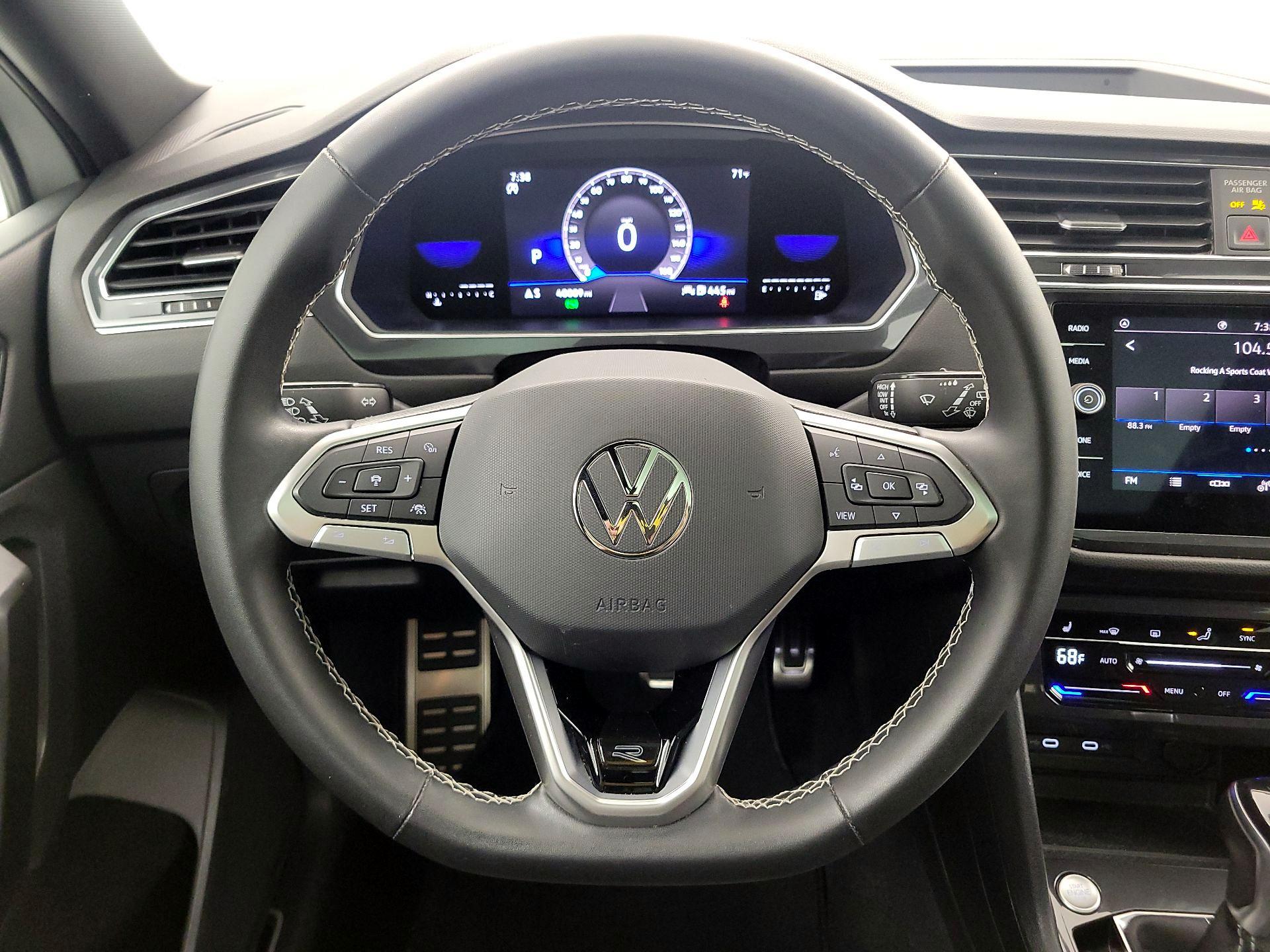 Thumbnail: 2023 Volkswagen Tiguan - 10