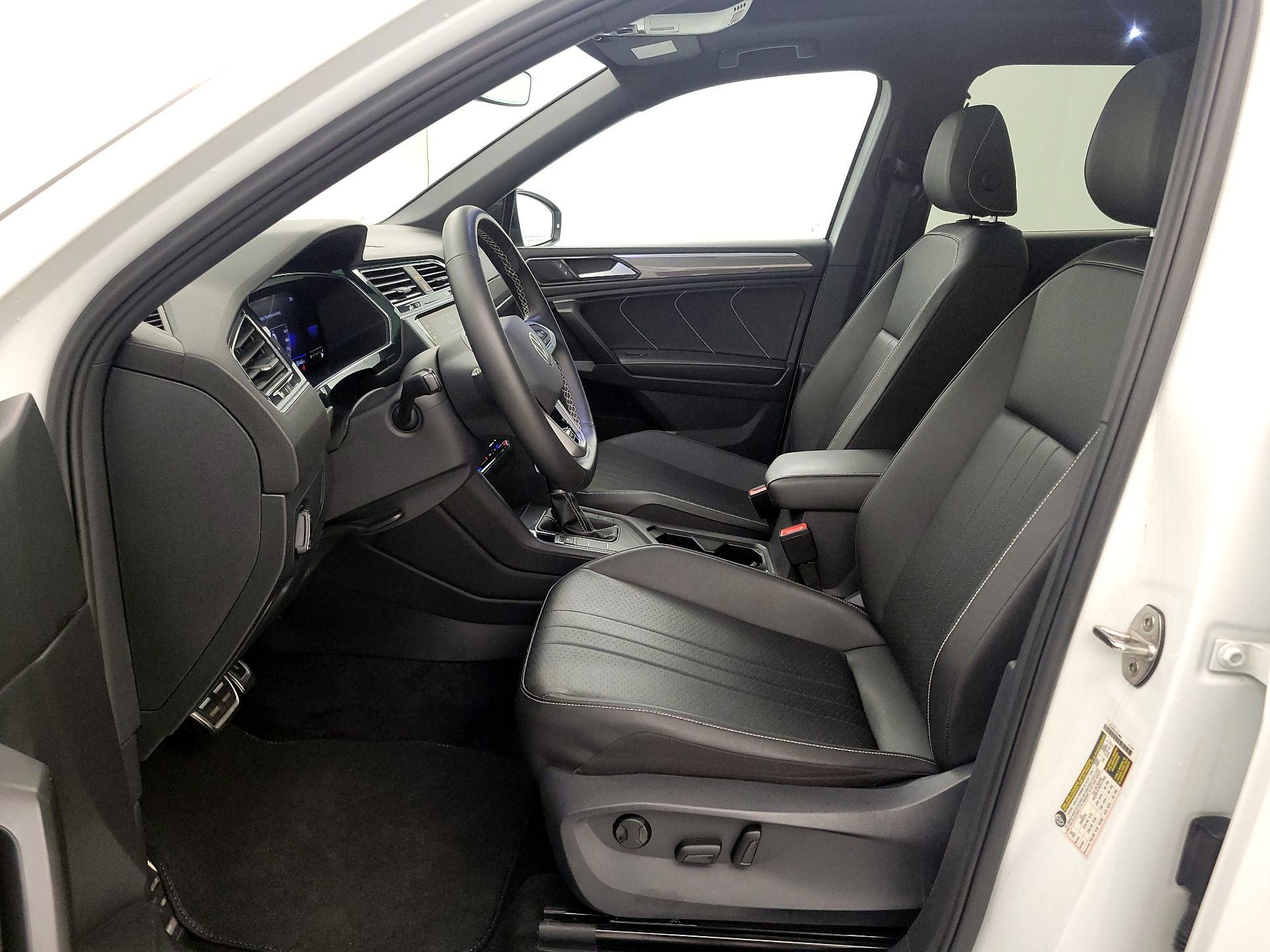 Thumbnail: 2023 Volkswagen Tiguan - 11