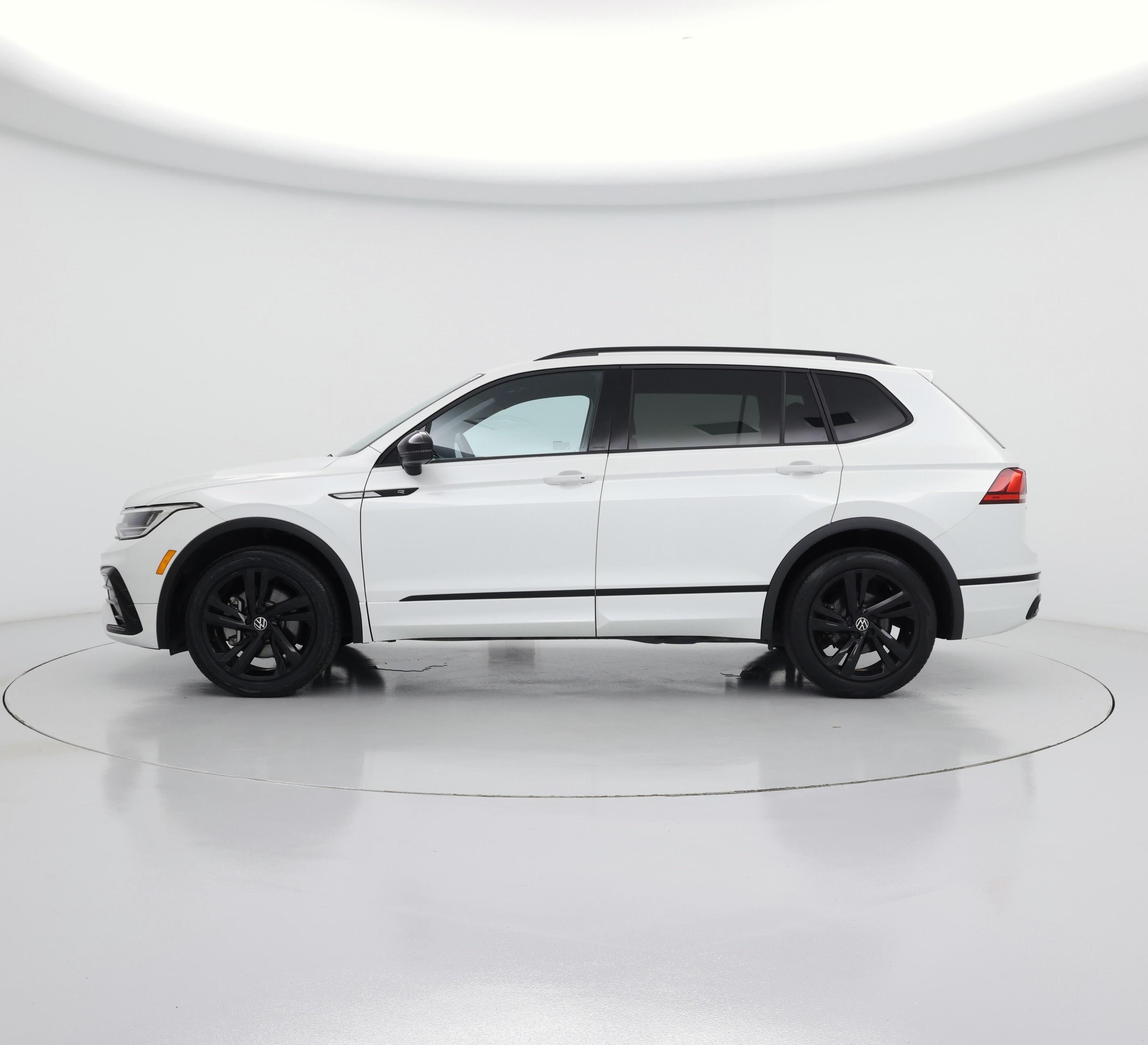 Thumbnail: 2023 Volkswagen Tiguan - 3