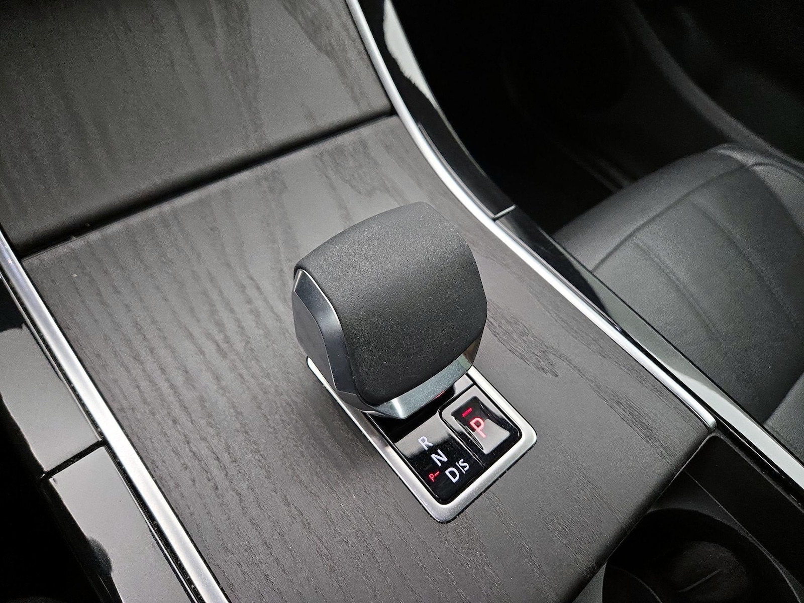 2024 Land Rover Range Rover Evoque Dynamic SE - Photo 18