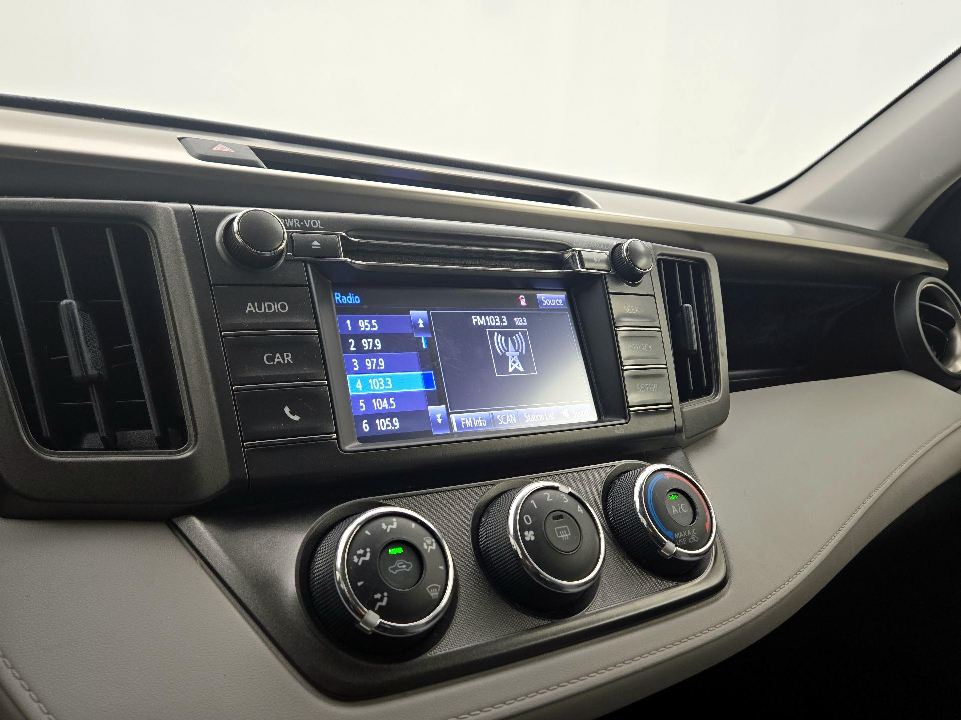 Thumbnail: 2014 Toyota RAV4 - 15