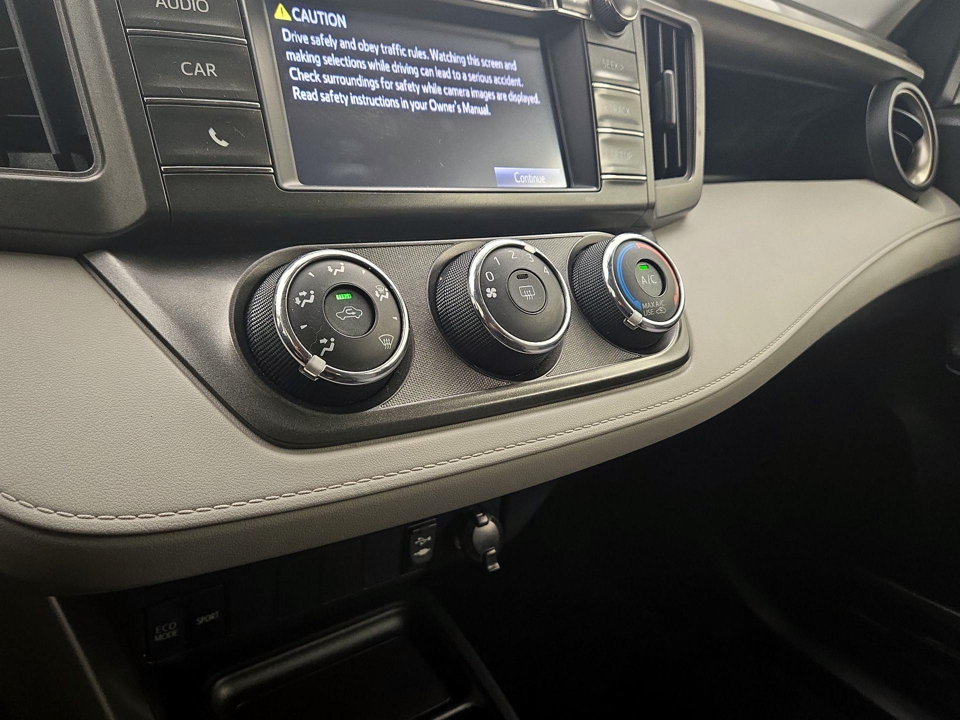 Thumbnail: 2014 Toyota RAV4 - 16