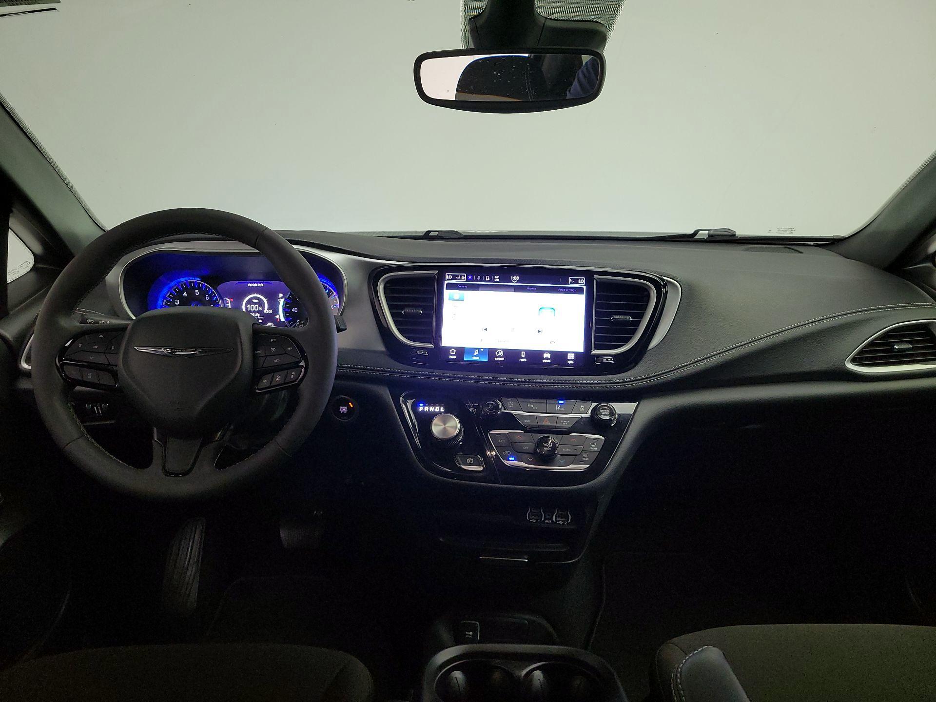Thumbnail: 2023 Chrysler Pacifica - 9