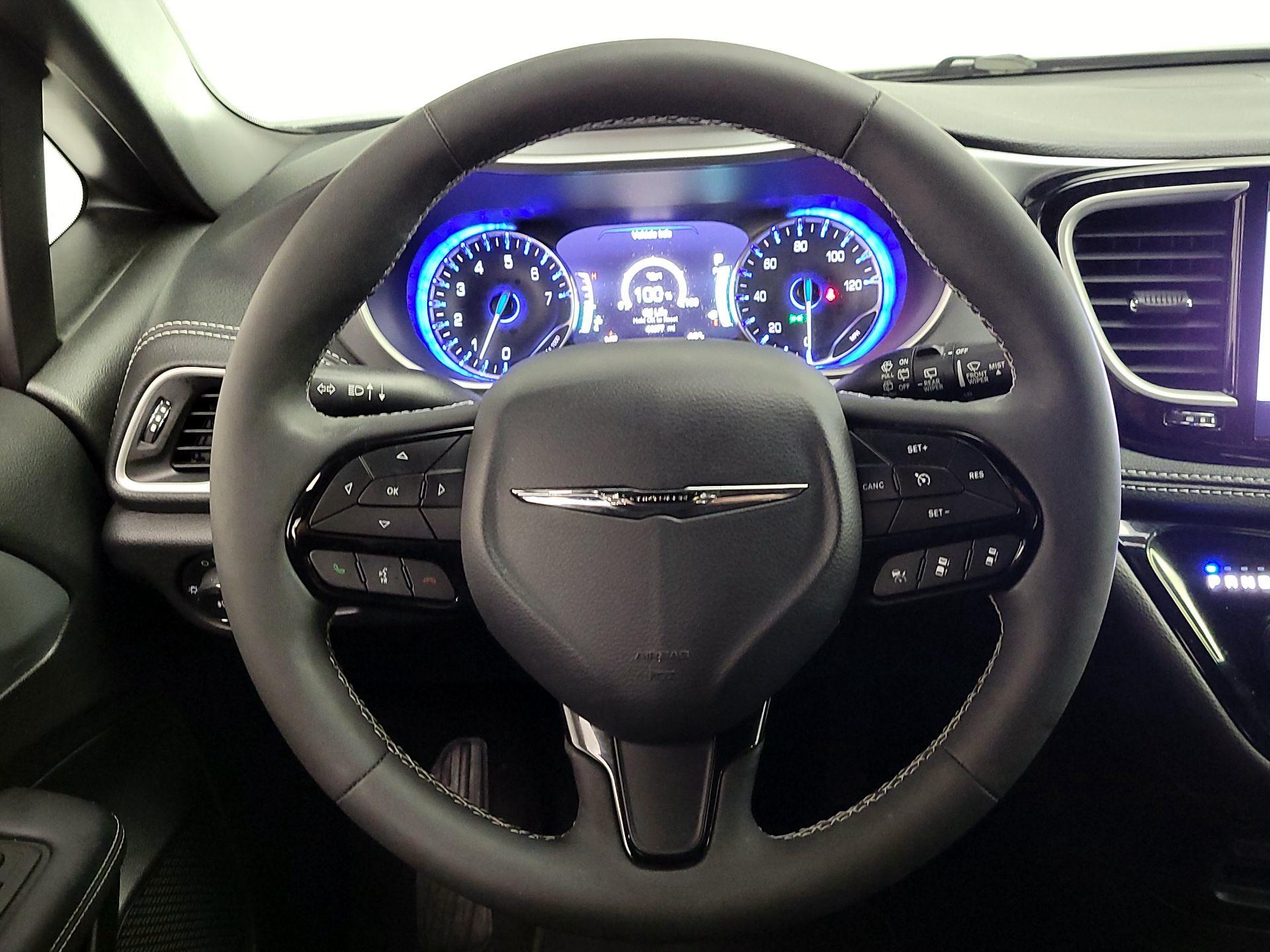 Thumbnail: 2023 Chrysler Pacifica - 10