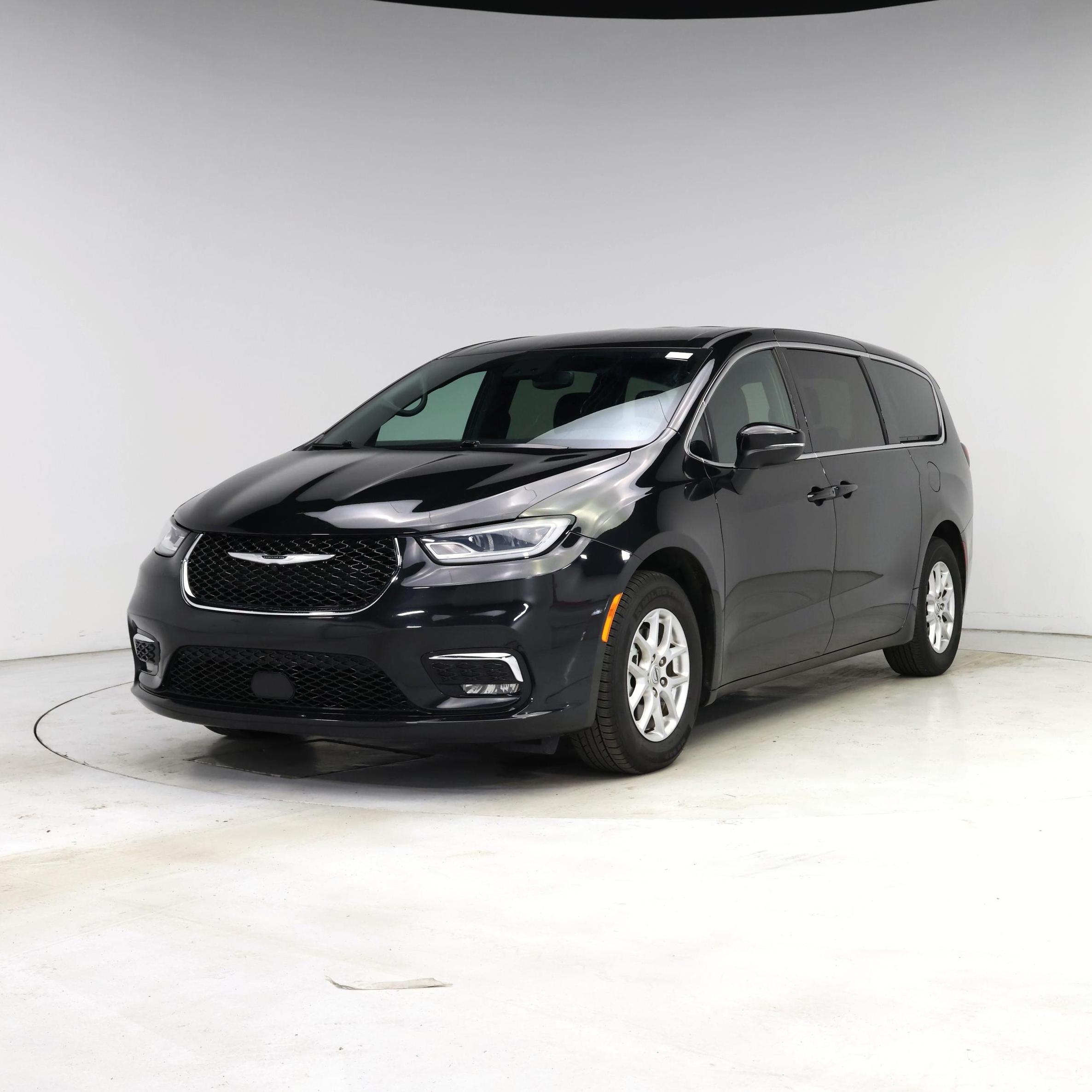 Thumbnail: 2023 Chrysler Pacifica - 4