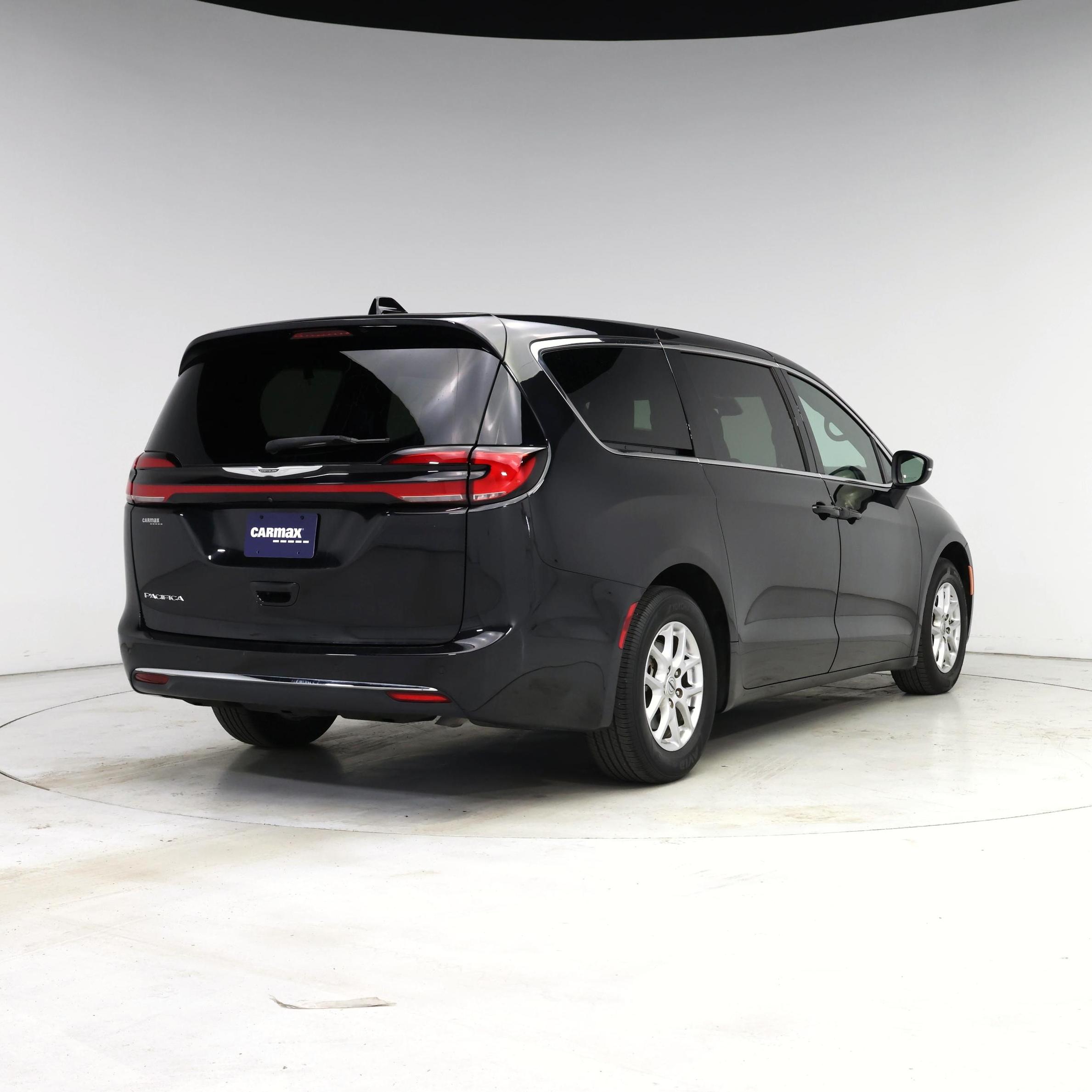 Thumbnail: 2023 Chrysler Pacifica - 8