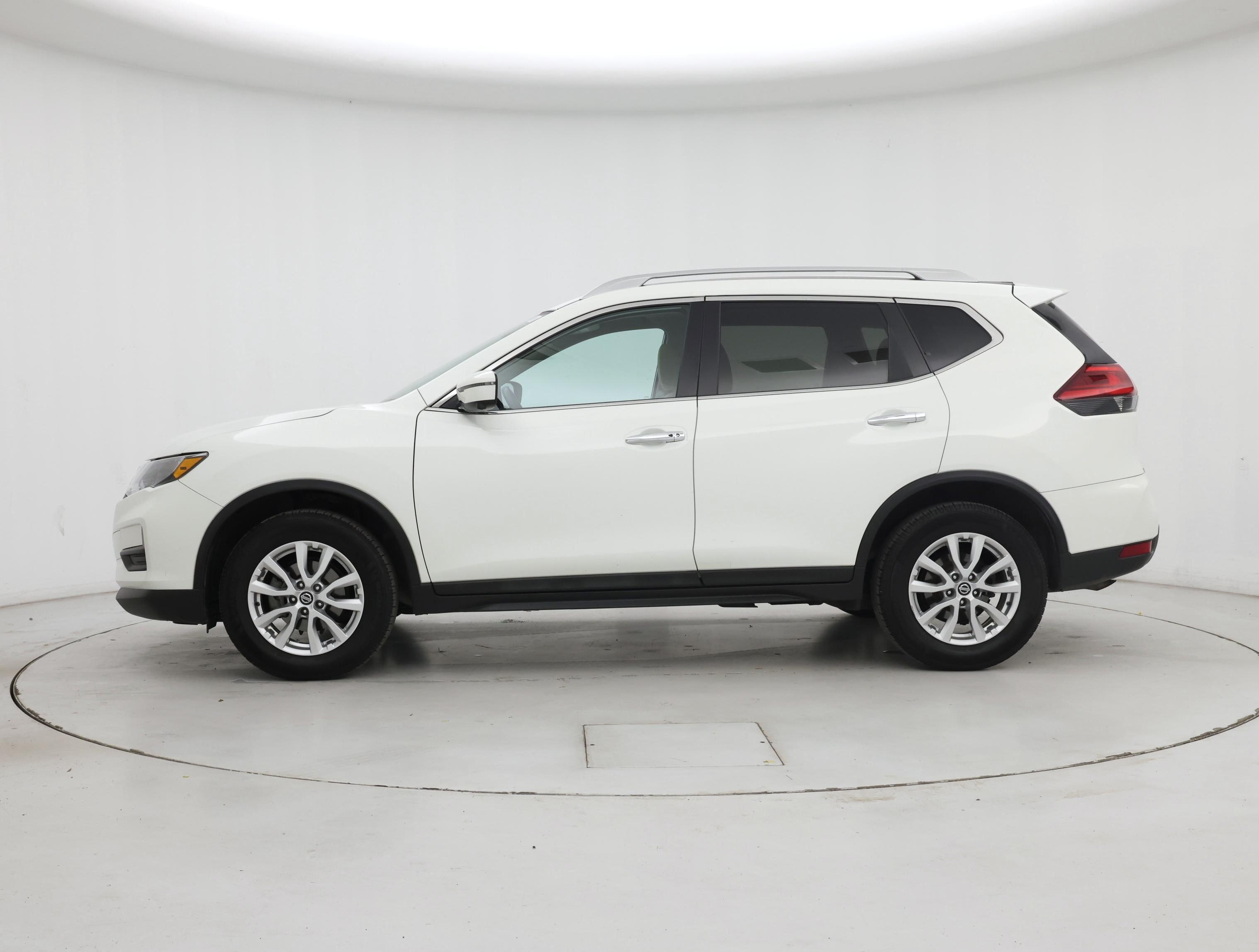 Thumbnail: 2017 Nissan Rogue - 3