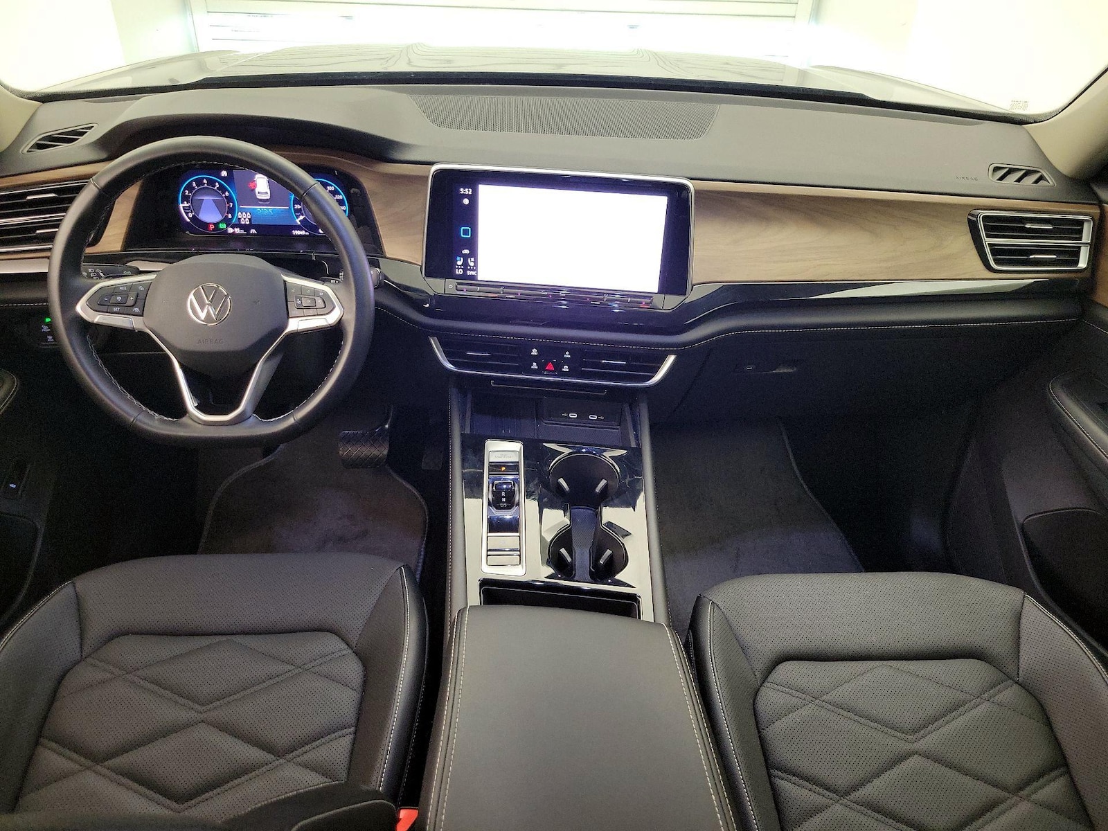 2025 Volkswagen Atlas SE w/Tech - Photo 10